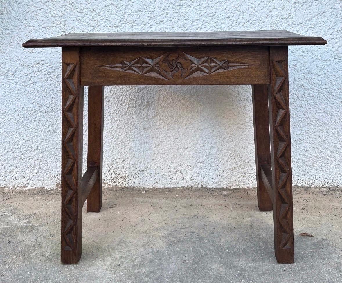 Rustique Late 19th Century Side Table Handmade Carved Oak Wood en vente