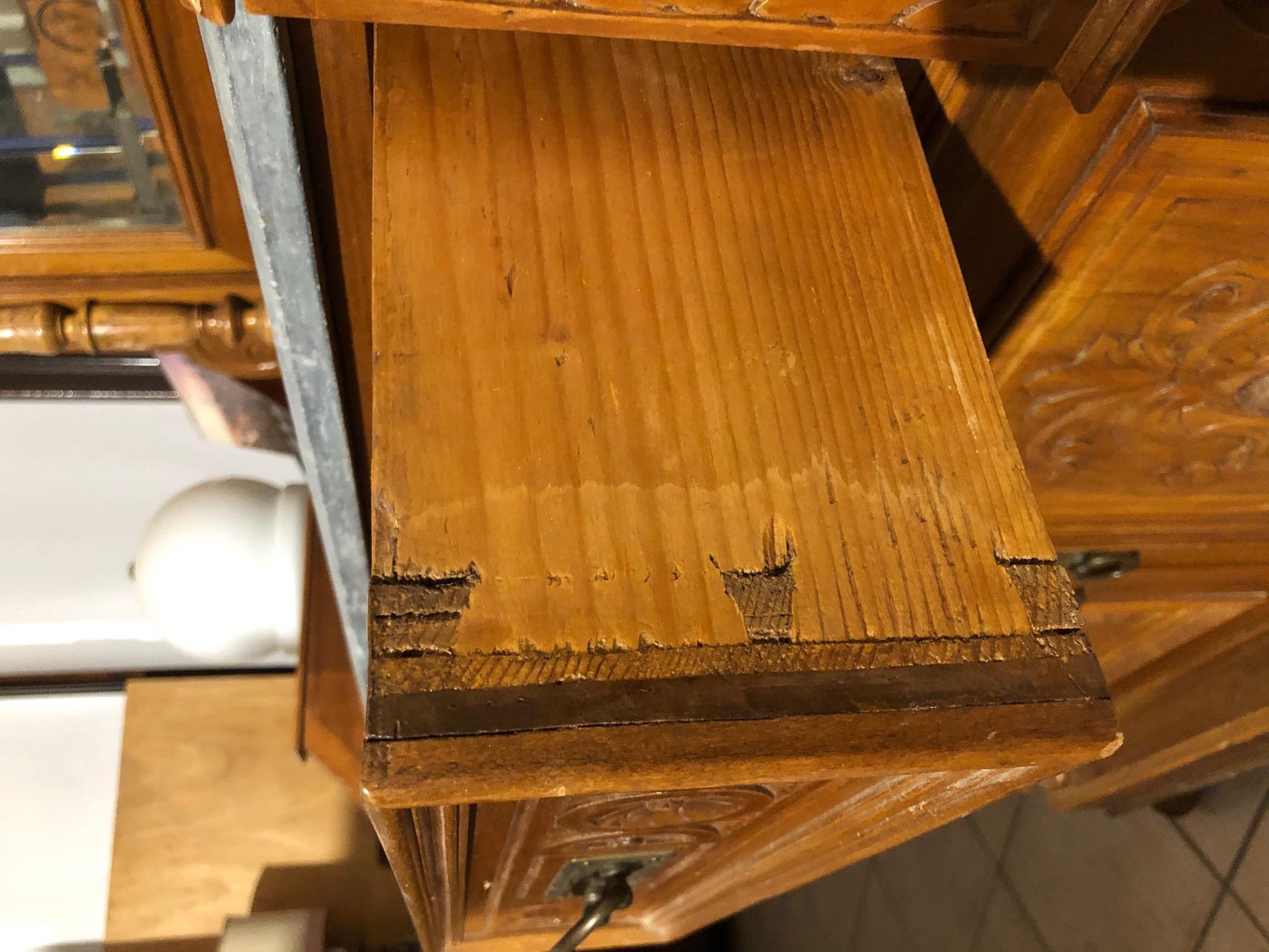 Fine XIX secolo Credenza di fine Ottocento in noce intagliato e marmo grigio in vendita