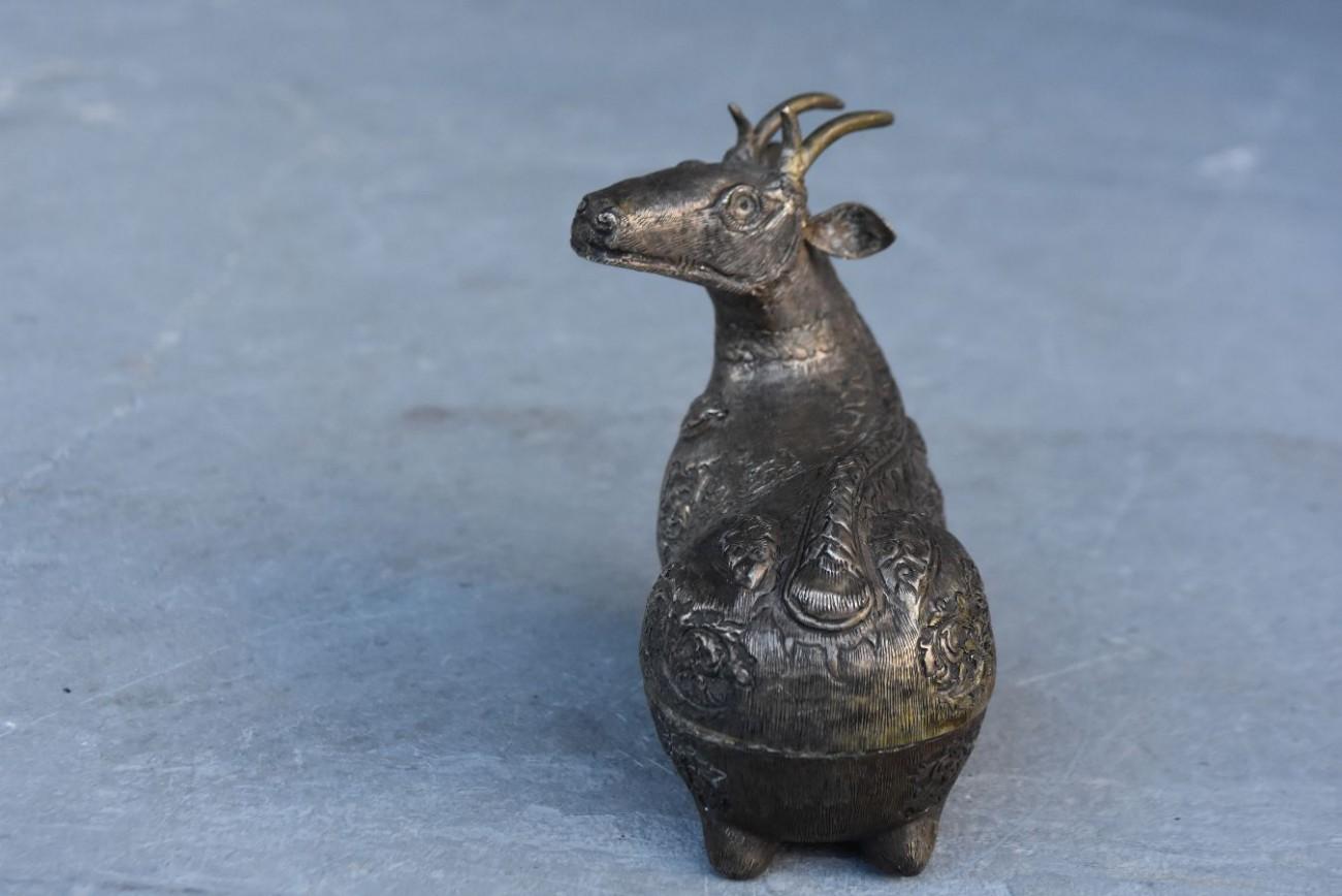 Anglo-Indian Late 19th Century Silver Deer Box from India For Sale