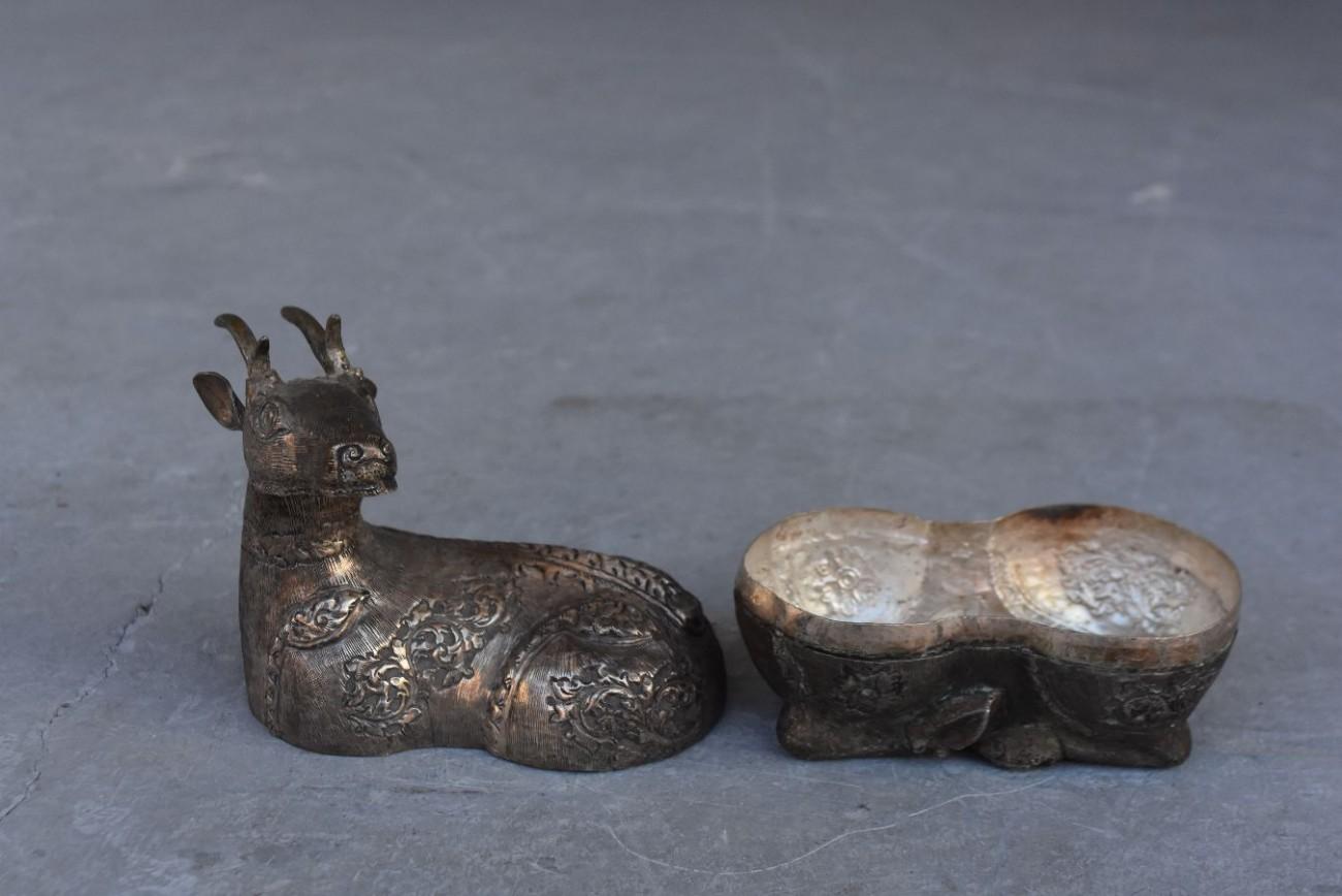 Late 19th Century Silver Deer Box from India In Fair Condition For Sale In Marseille, FR