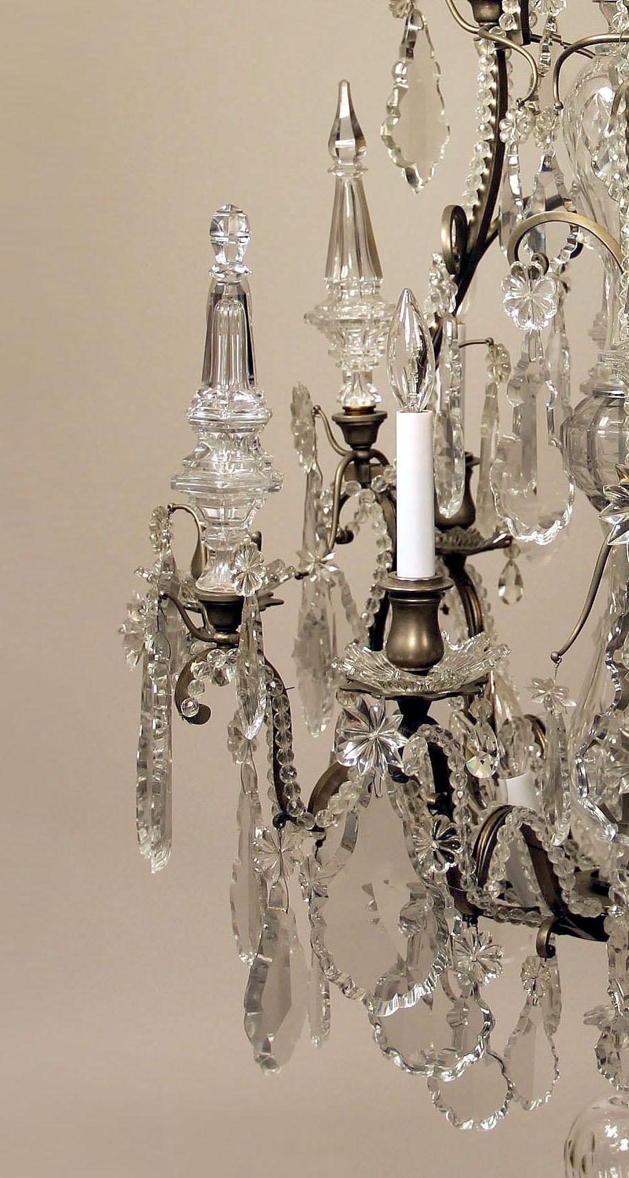 Lampadario a dodici luci in bronzo argentato e cristallo di Baccarat della fine del XIX secolo in vendita 1
