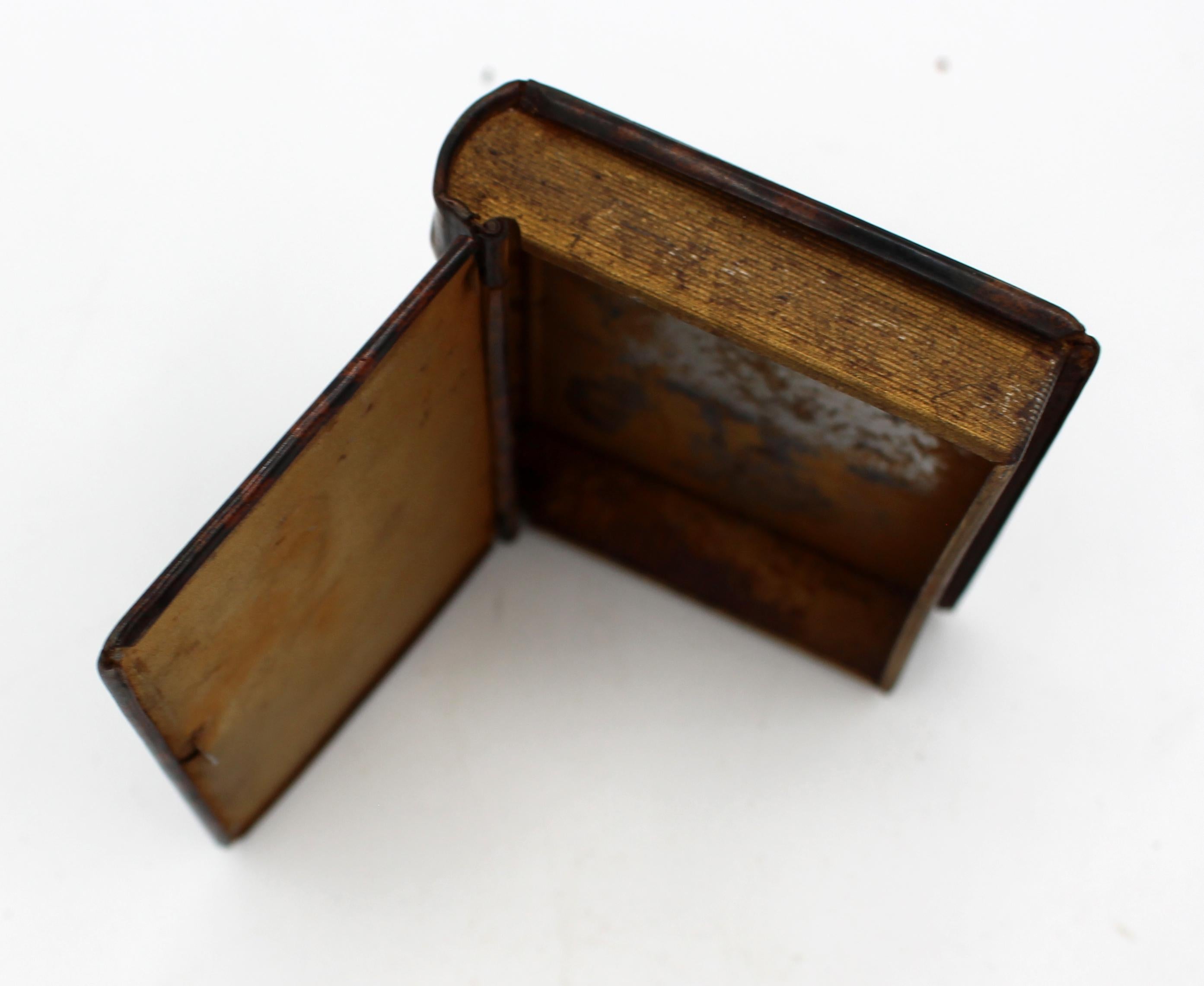Late 19th Century Small Faux Book Box In Good Condition For Sale In Chapel Hill, NC