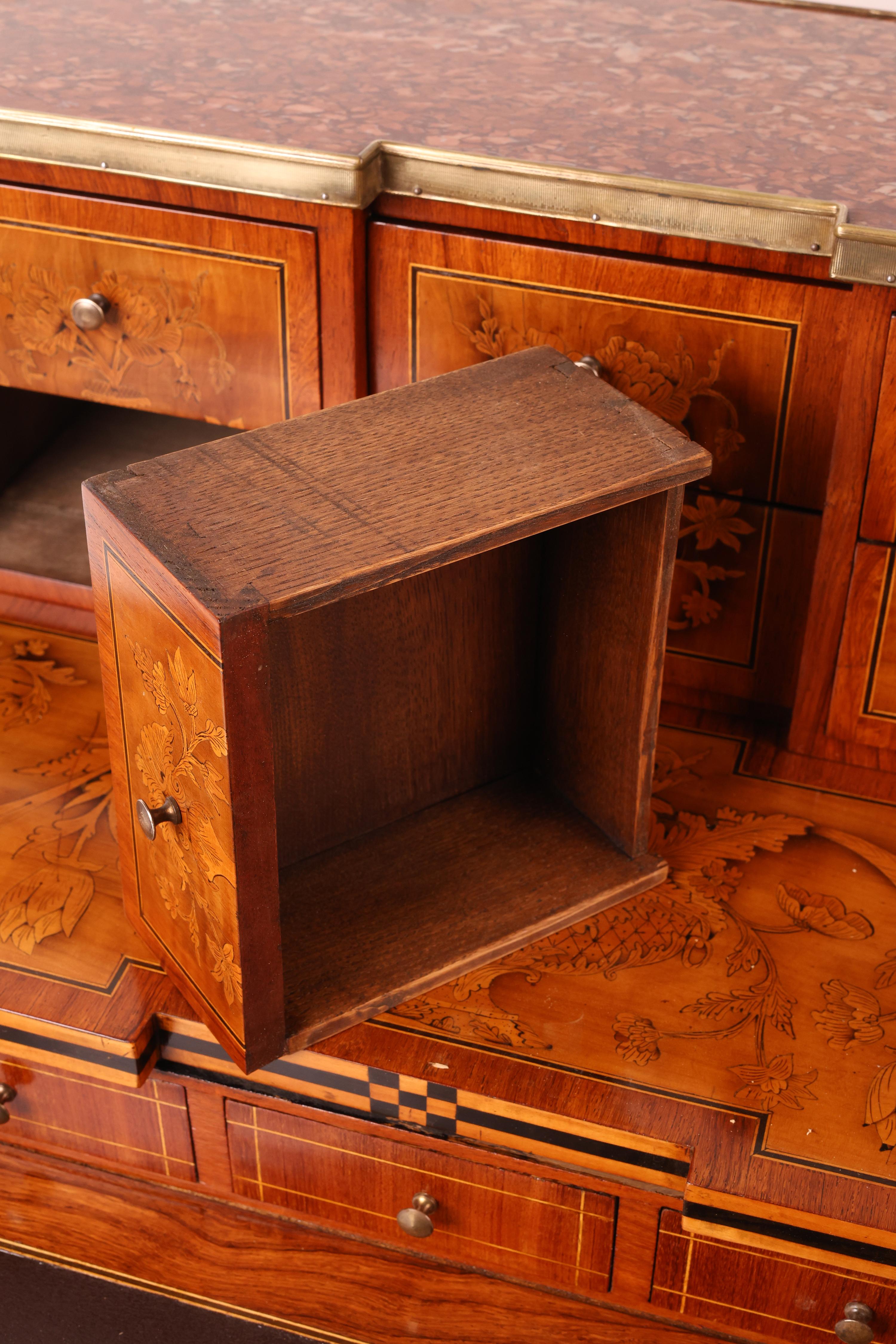 Walnut Late 19th Century Small Ladies’ Writing Desk For Sale