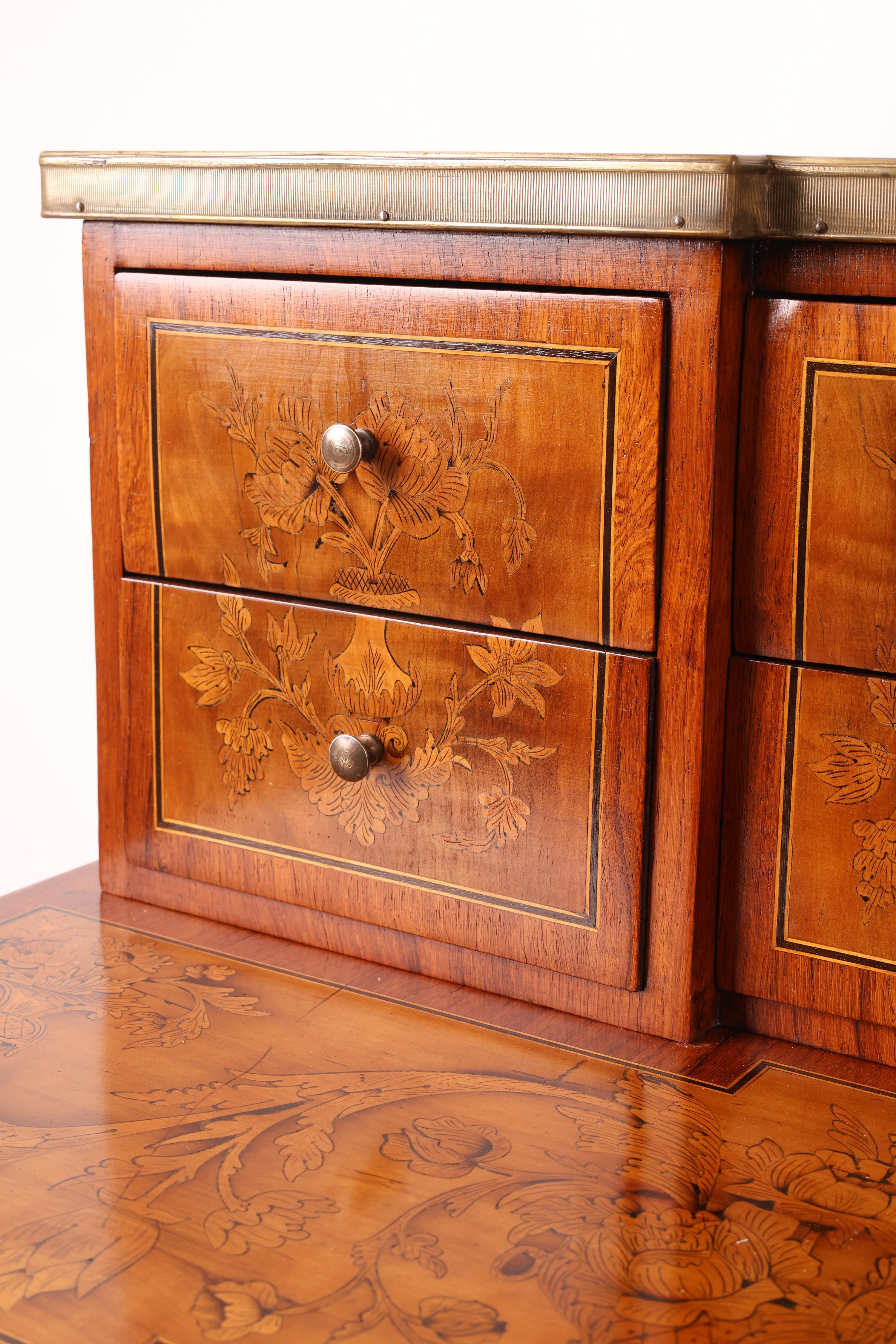 Late 19th Century Small Ladies’ Writing Desk For Sale 1