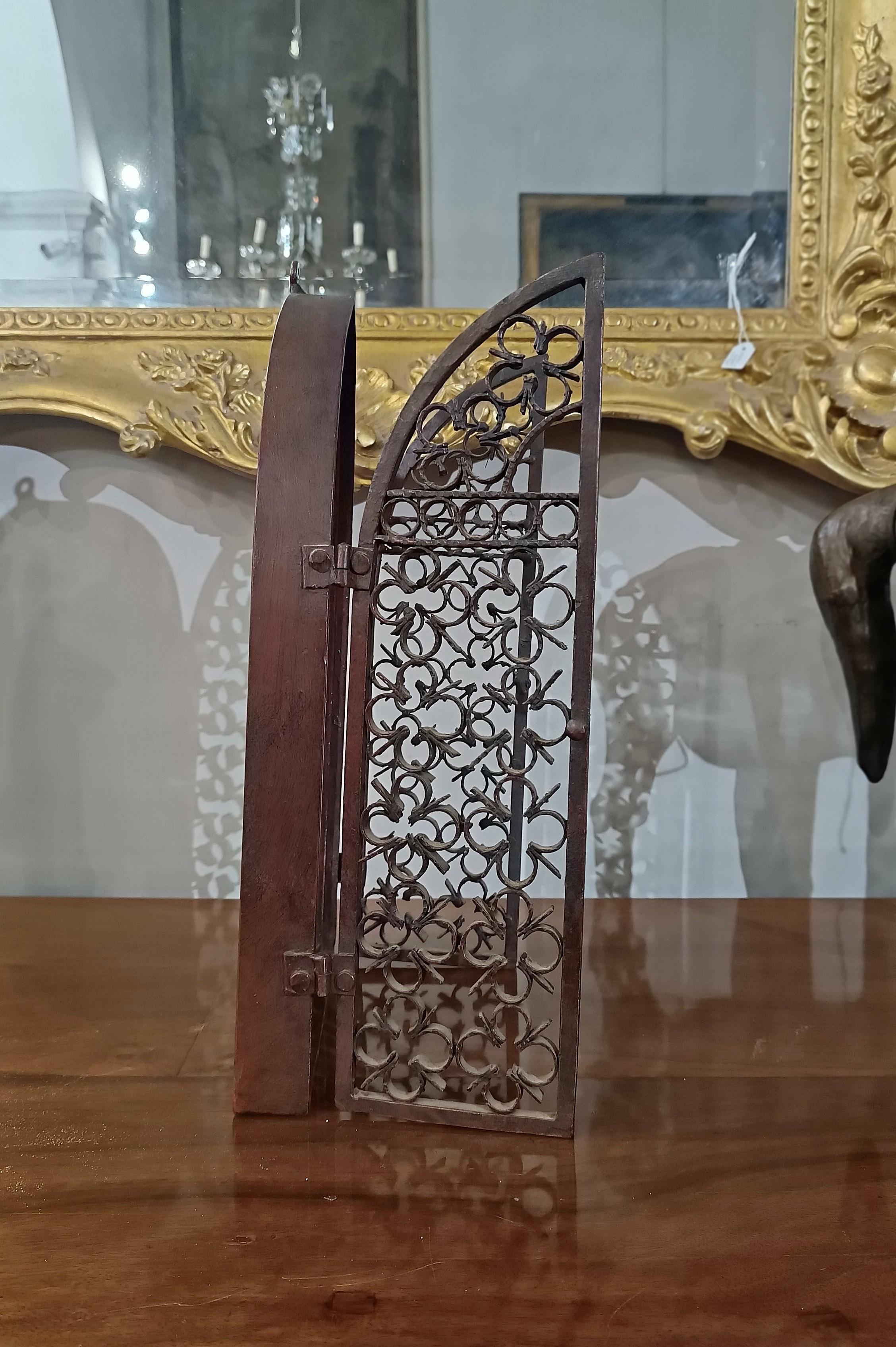 Italian LATE 19th CENTURY SMALL MIRROR IN NEO GOTHIC STYLE in vendita