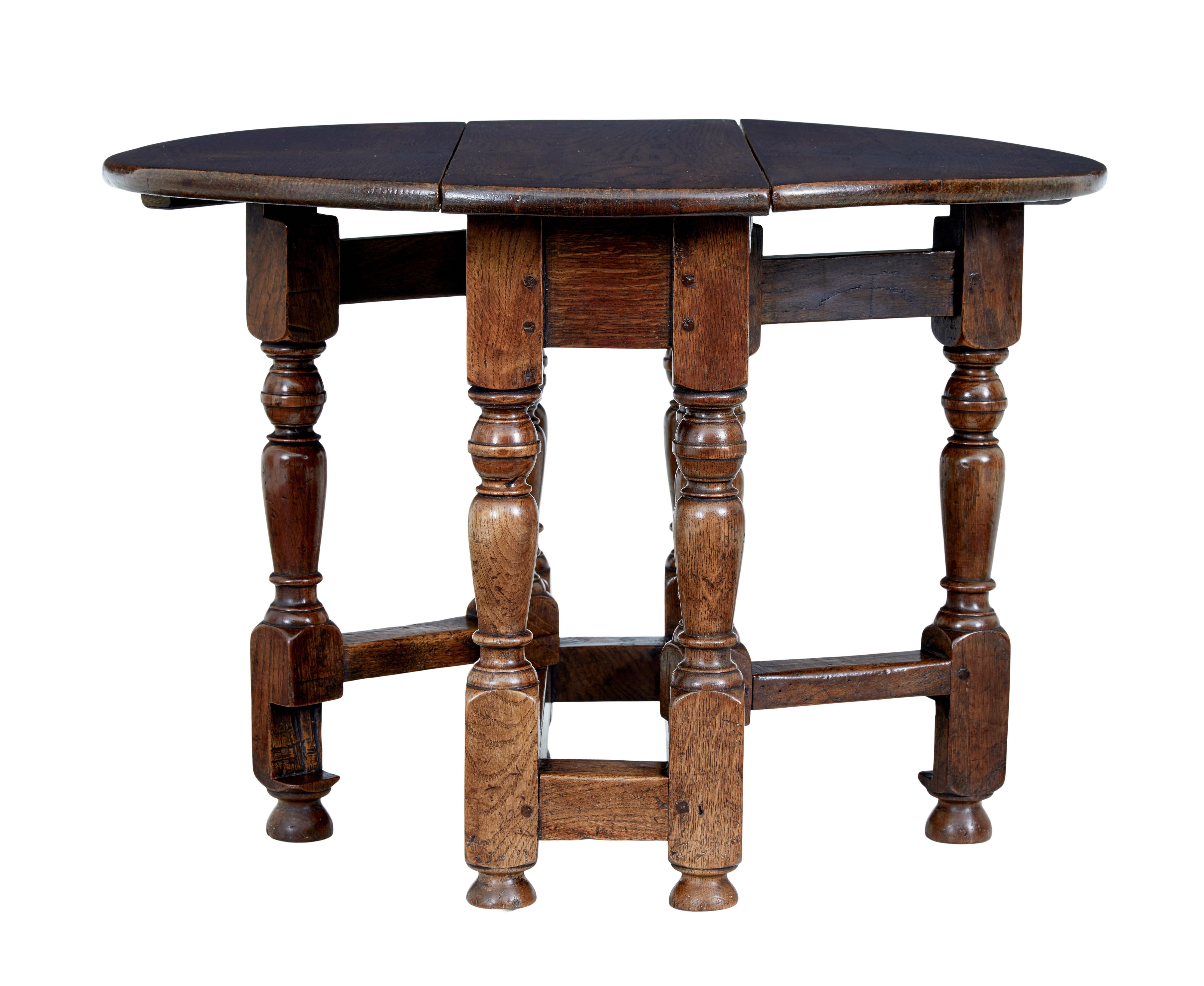 English Late 19th Century Small Oak Gateleg Side Occasional Table