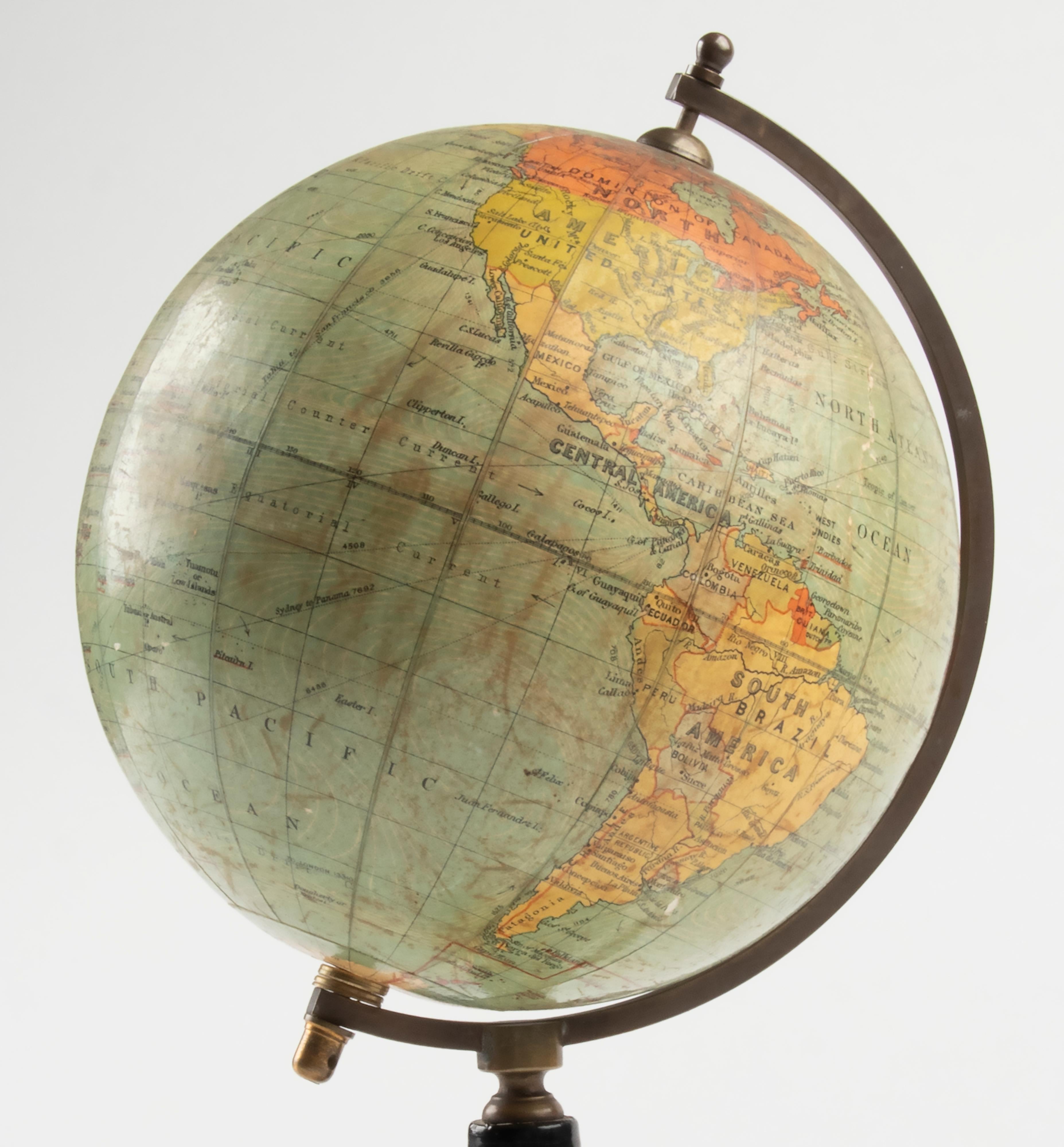 Late 19th Century Small Size Globe Edited by Philips Terrestrial London In Good Condition For Sale In Casteren, Noord-Brabant