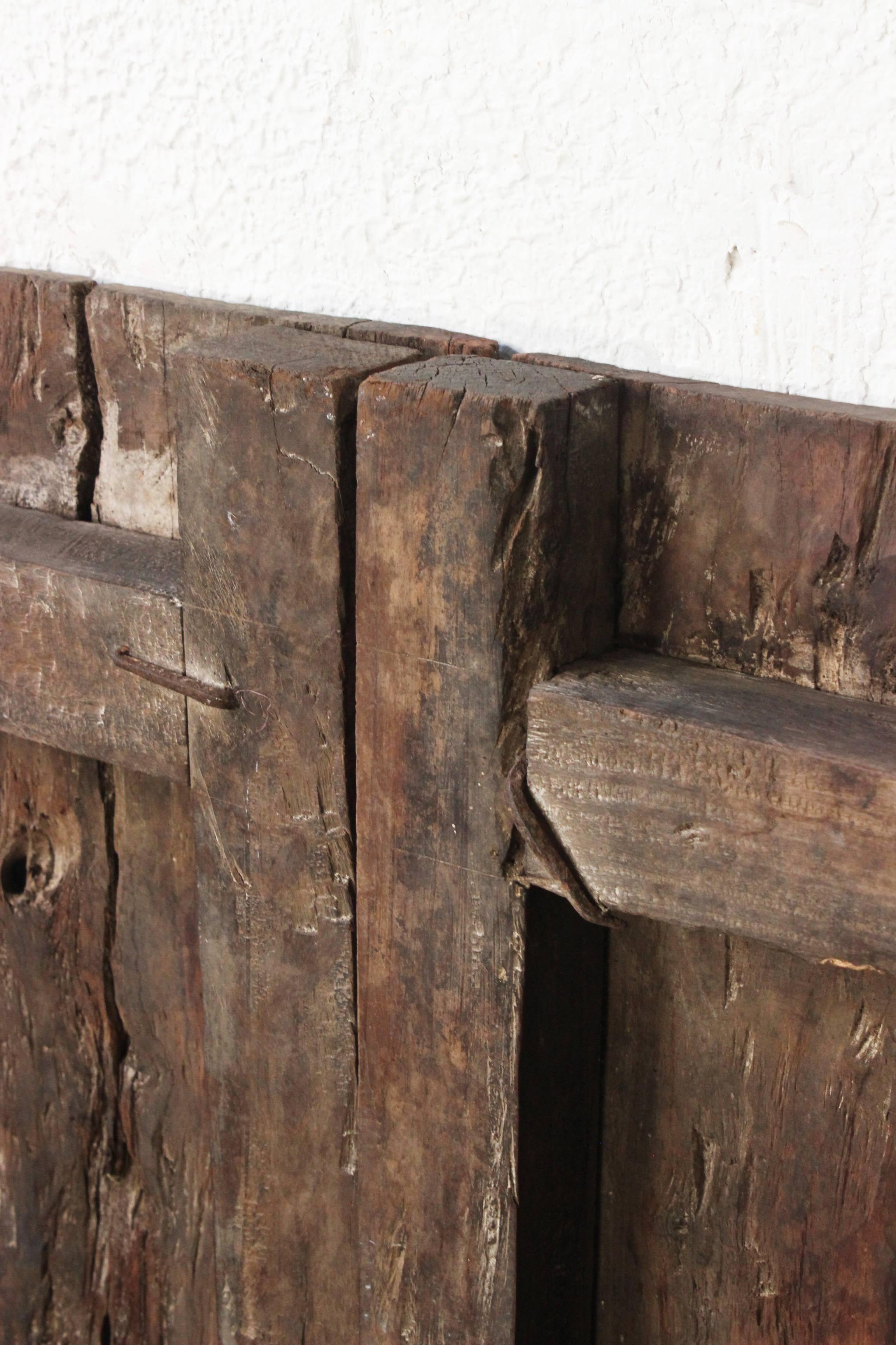 Late 19th Century Solid Mesquite Wood Pair of Windows In Excellent Condition In Guadalajra, Jal