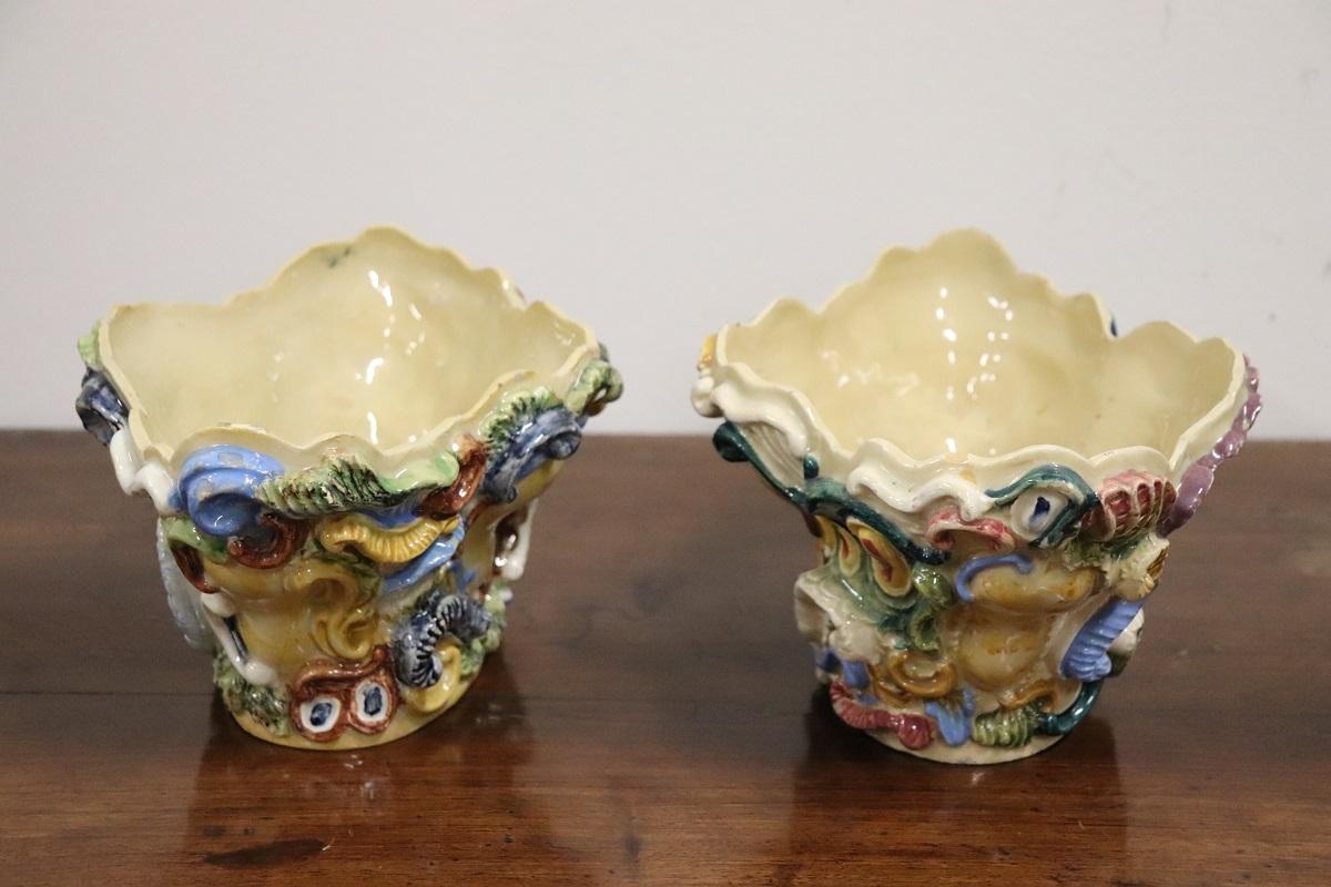 Zweireihige süditalienische antike Majolika-Regale aus dem späten 19. Jahrhundert mit Vase im Angebot 10