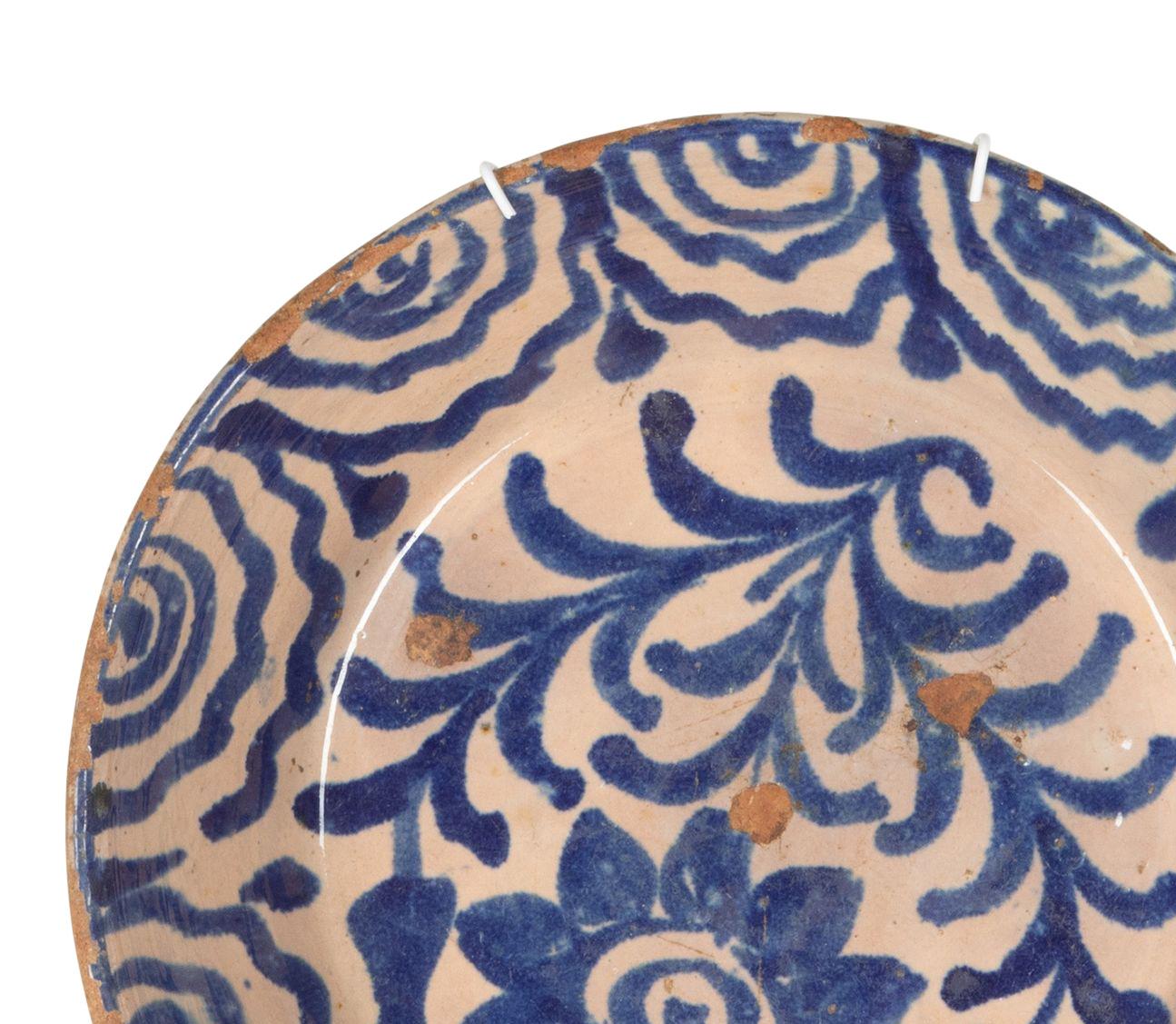 Bol en poterie espagnole bleu et blanc Fajalauza de Grenade de la fin du XIXe siècle.
Circa 1880.