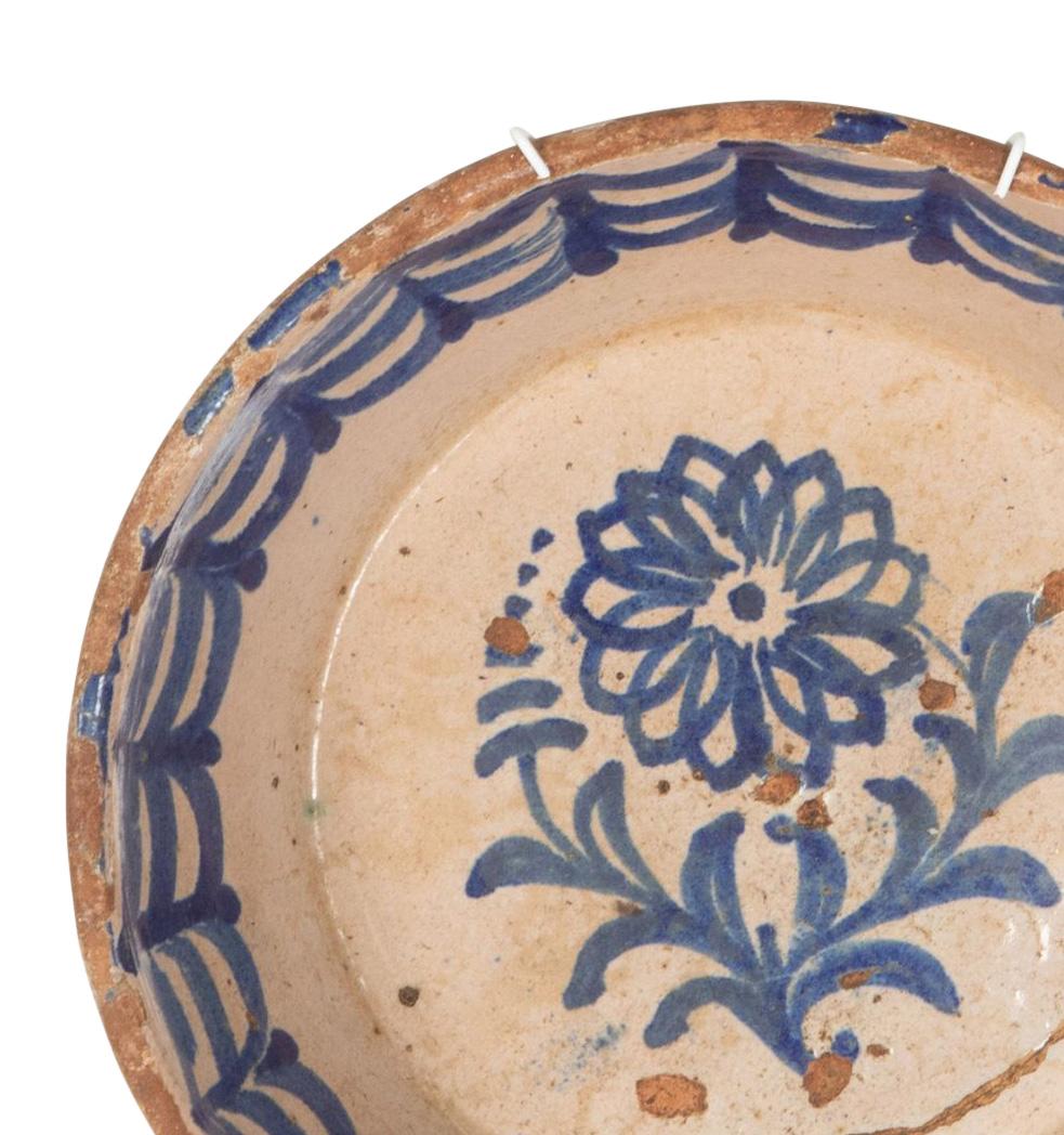 Bol en poterie espagnole bleu et blanc Fajalauza de Grenade de la fin du XIXe siècle.
Circa 1880.