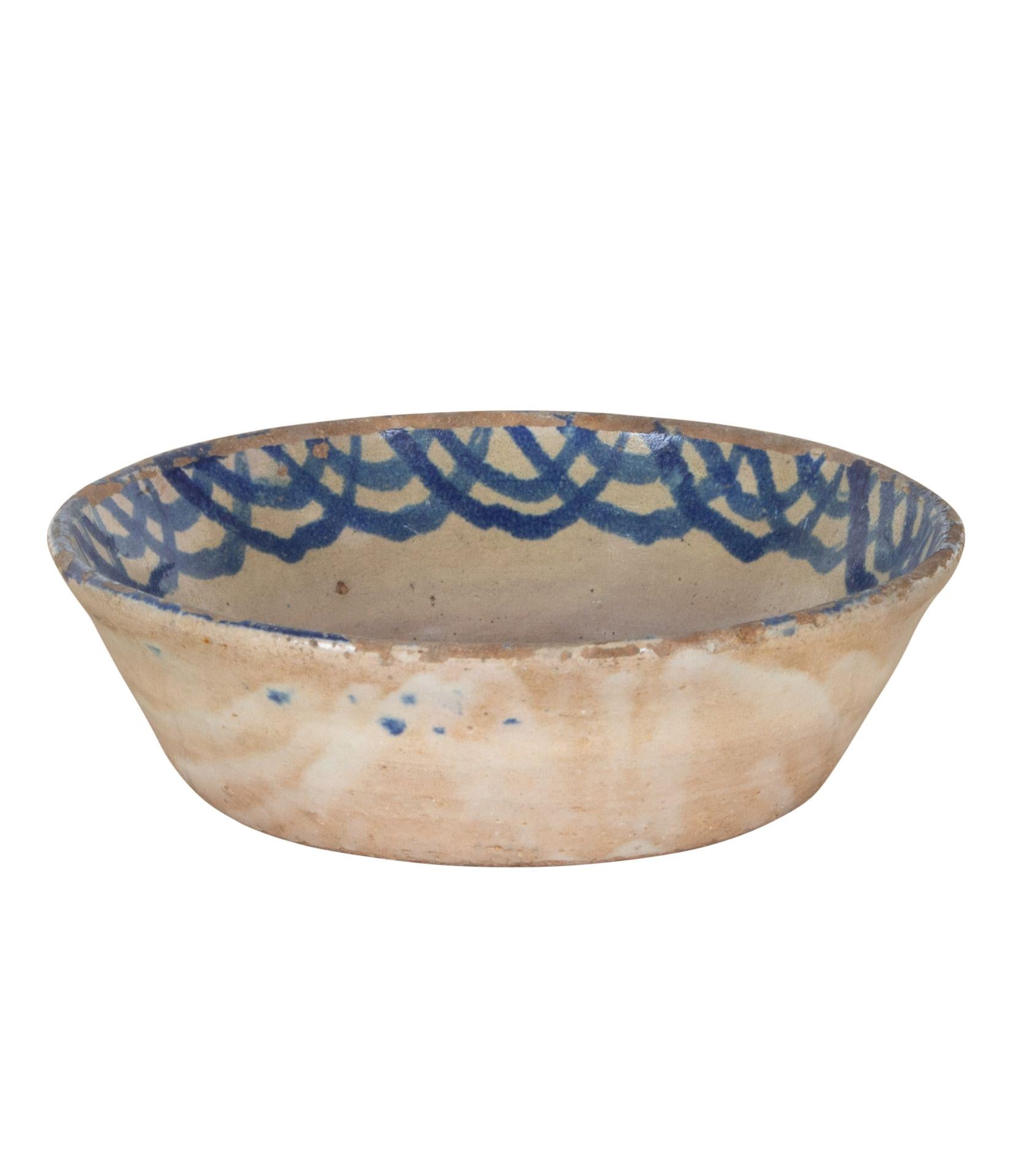 Bol en poterie espagnole bleu et blanc Fajalauza de Grenade de la fin du XIXe siècle.
Circa 1880.
