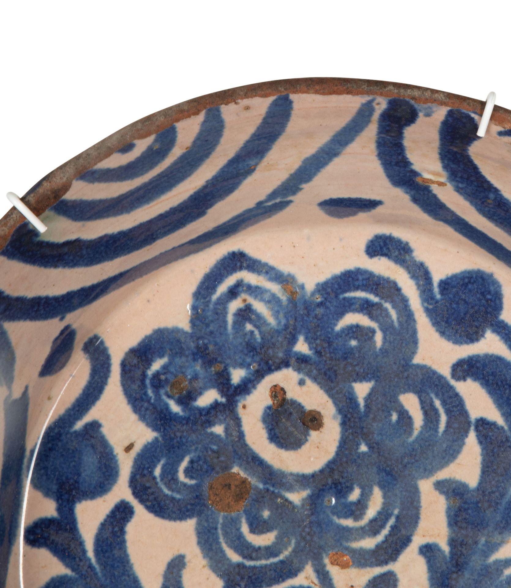 Spanische Fajalauza-Schale in Blau und Weiß aus dem späten 19. (19. Jahrhundert) im Angebot