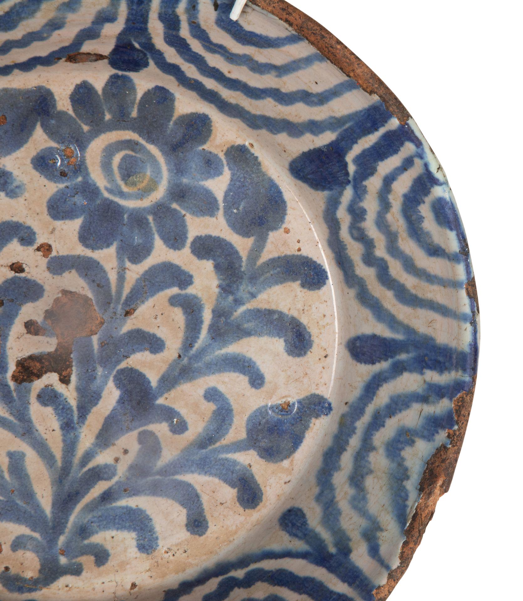 Spanische Fajalauza-Schale in Blau und Weiß aus dem späten 19. (19. Jahrhundert) im Angebot