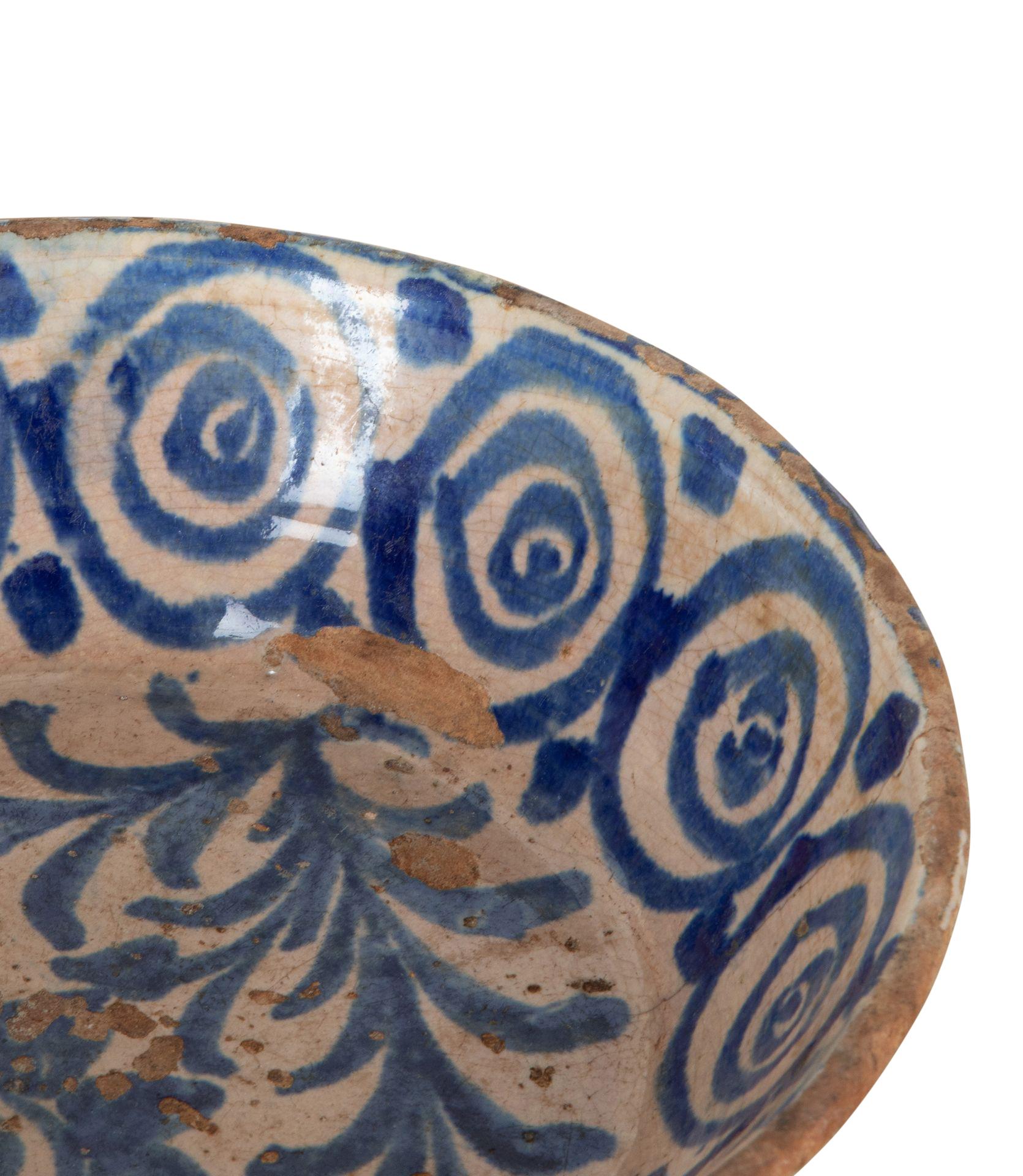 Cuenco Fajalauza Español Azul y Blanco de Finales del Siglo XIX Terracota en venta