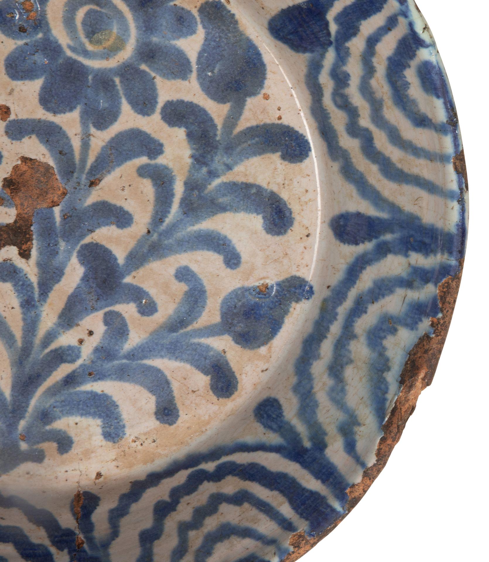 Spanische Fajalauza-Schale in Blau und Weiß aus dem späten 19. (Terrakotta) im Angebot