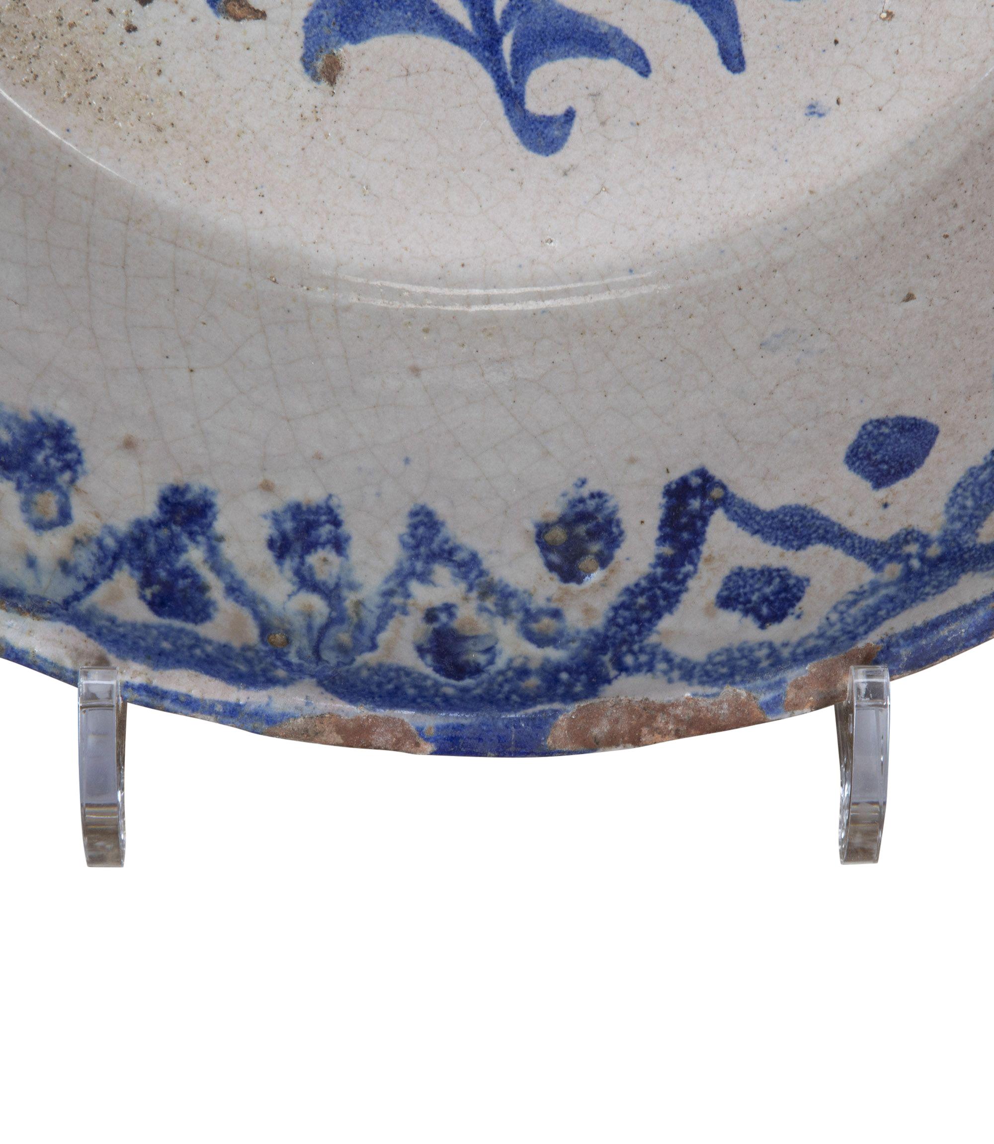 Bol en poterie espagnole bleu et blanc Fajalauza de Grenade de la fin du XIXe siècle. Circa 1880.
