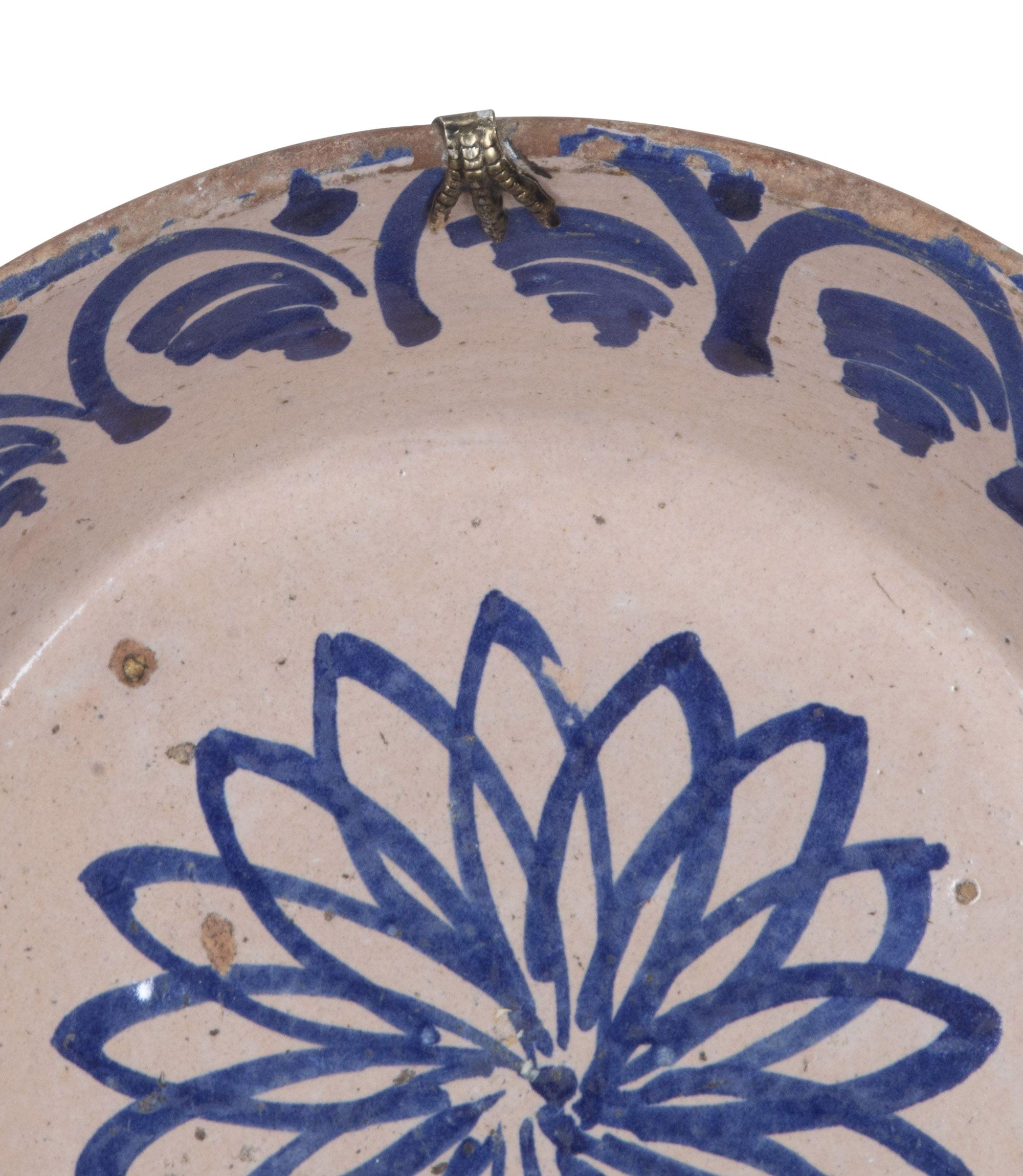 Ciotola in ceramica Fajalauza bianca e blu della fine del XIX secolo In condizioni buone in vendita a Tetbury, Gloucestershire