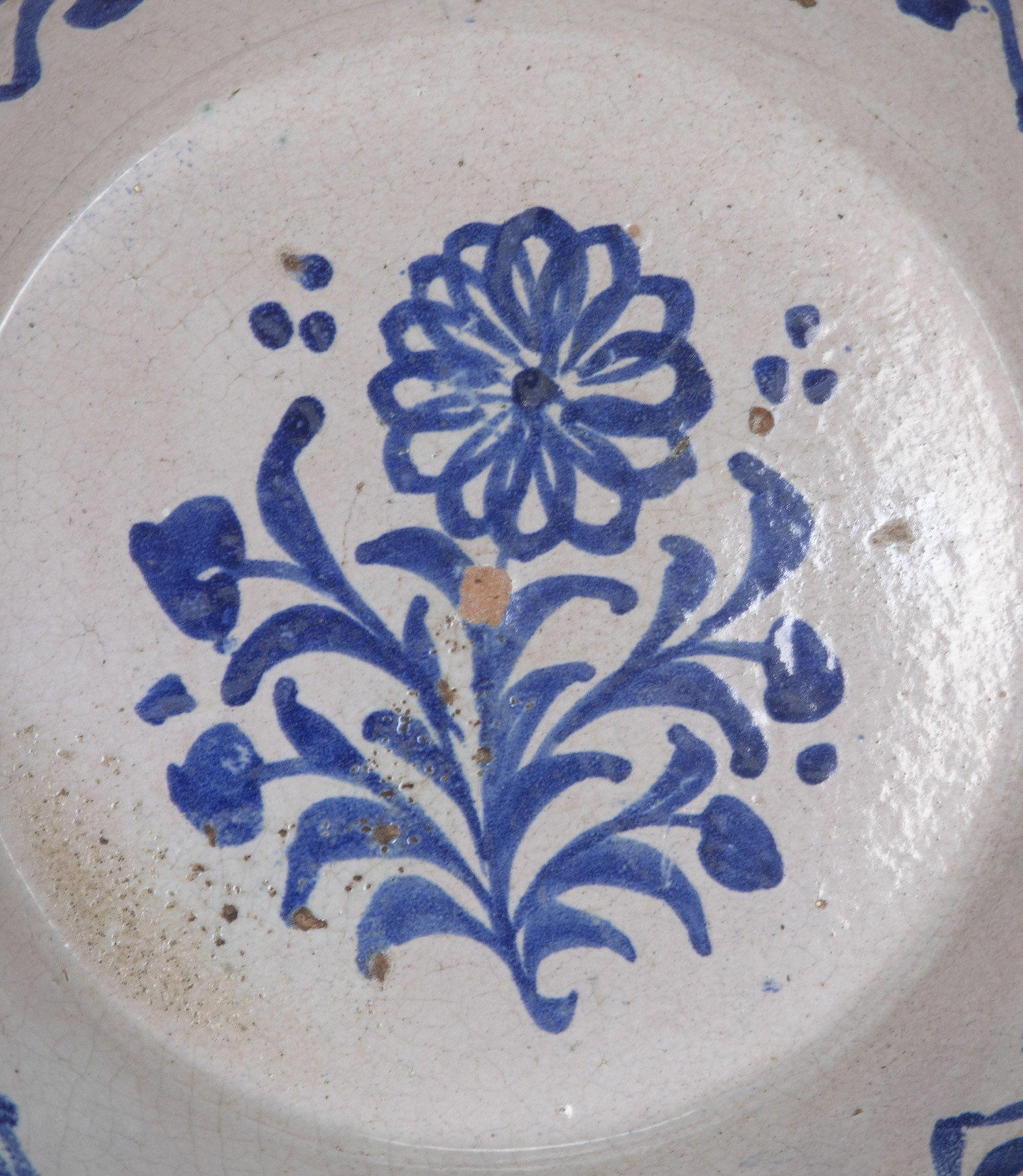 XIXe siècle Fin du 19e siècle, bol en poterie espagnole bleu et blanc Fajalauza en vente