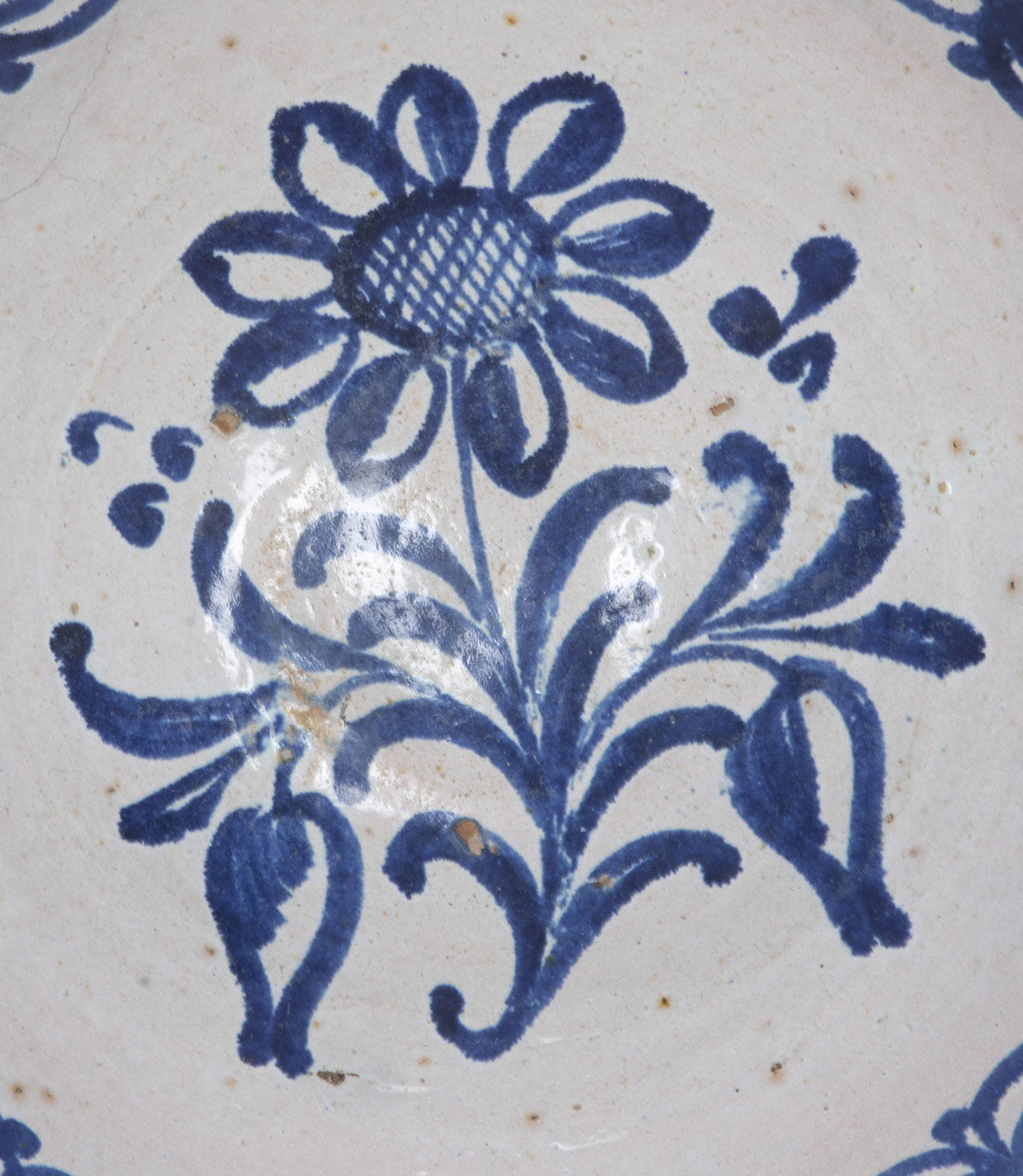 XIXe siècle Fin du 19e siècle, bol en poterie espagnole bleu et blanc Fajalauza en vente