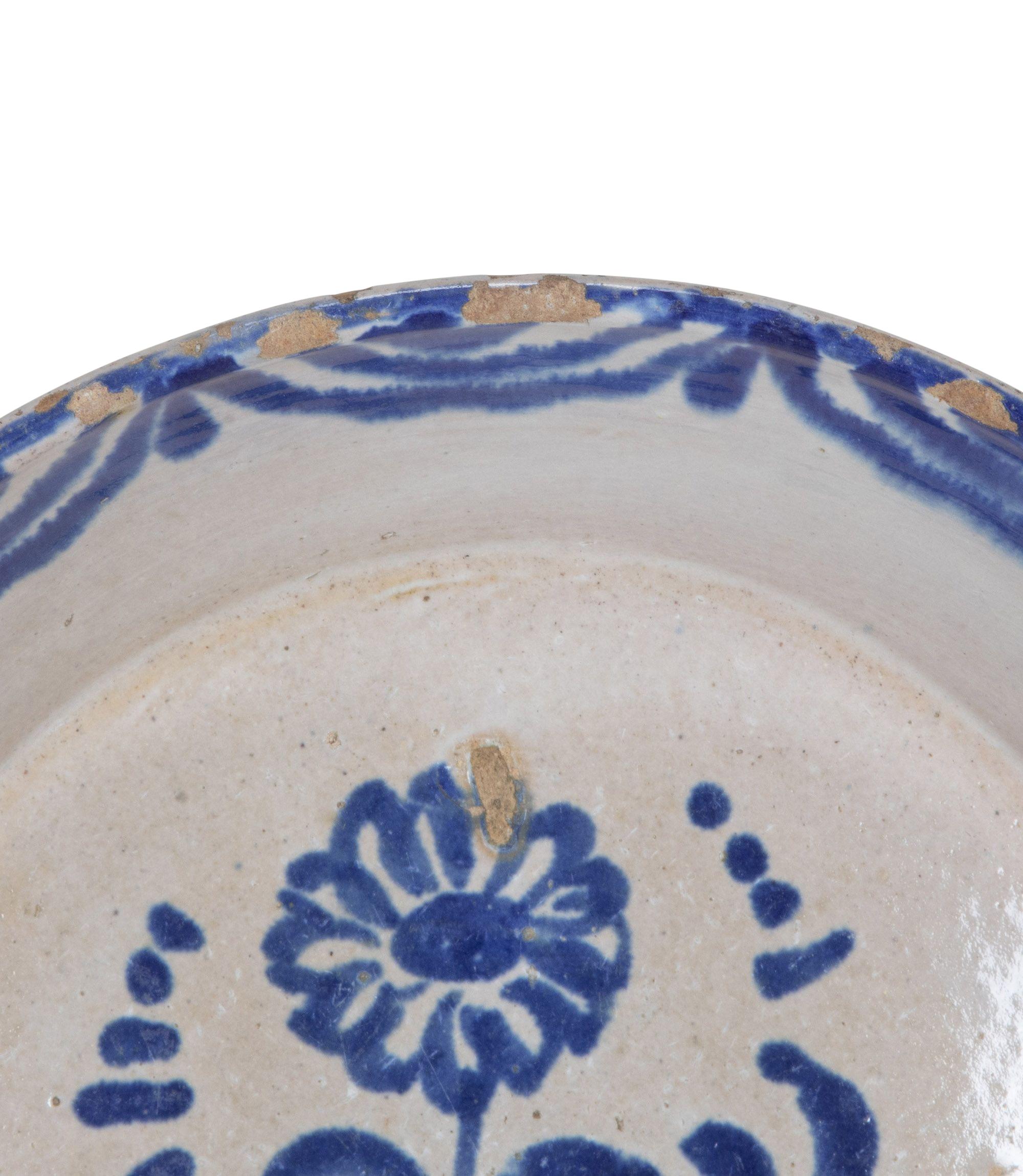 XIXe siècle Fin du 19e siècle, bol en poterie espagnole bleu et blanc Fajalauza en vente