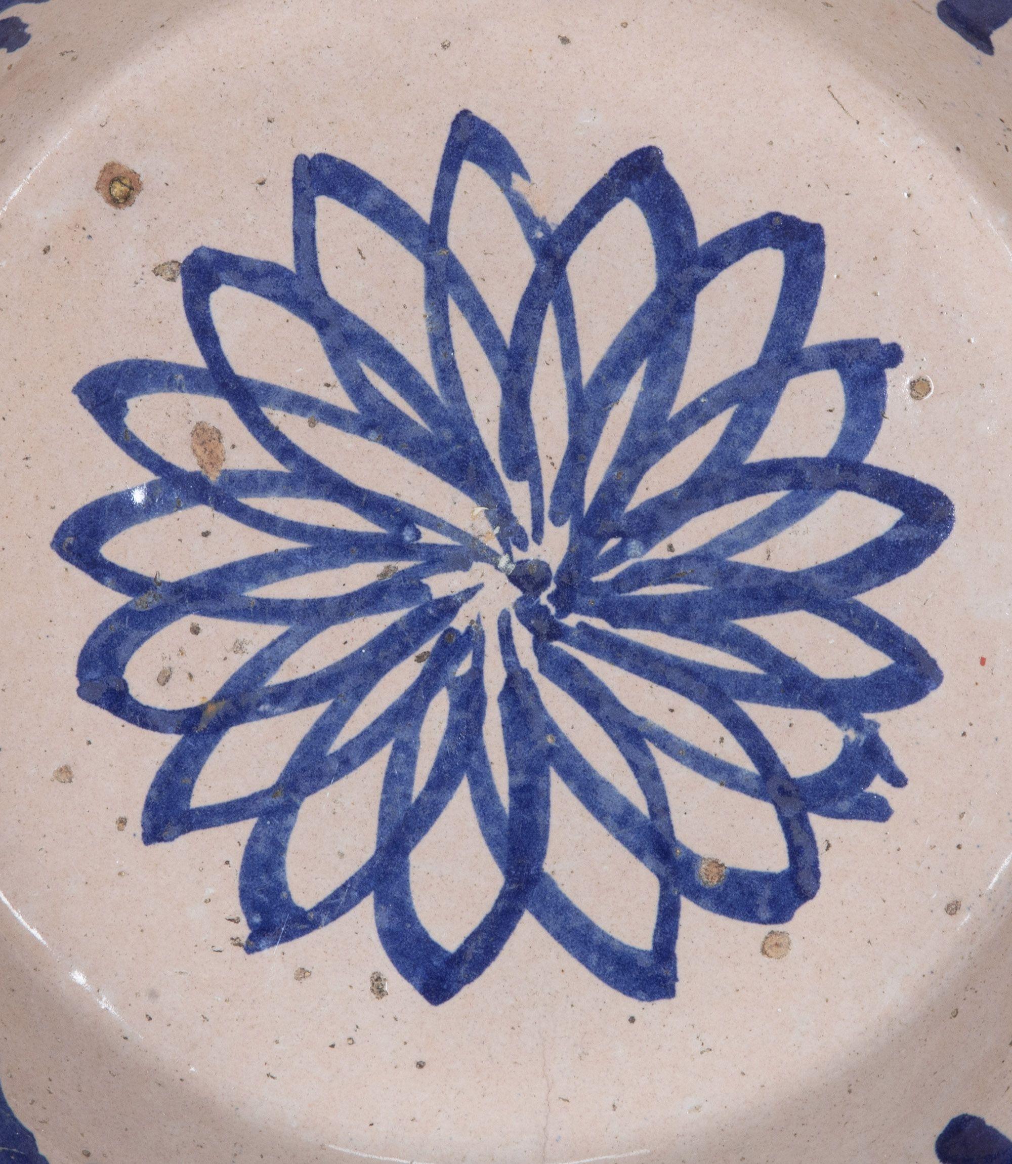 Ciotola in ceramica Fajalauza bianca e blu della fine del XIX secolo in vendita 2