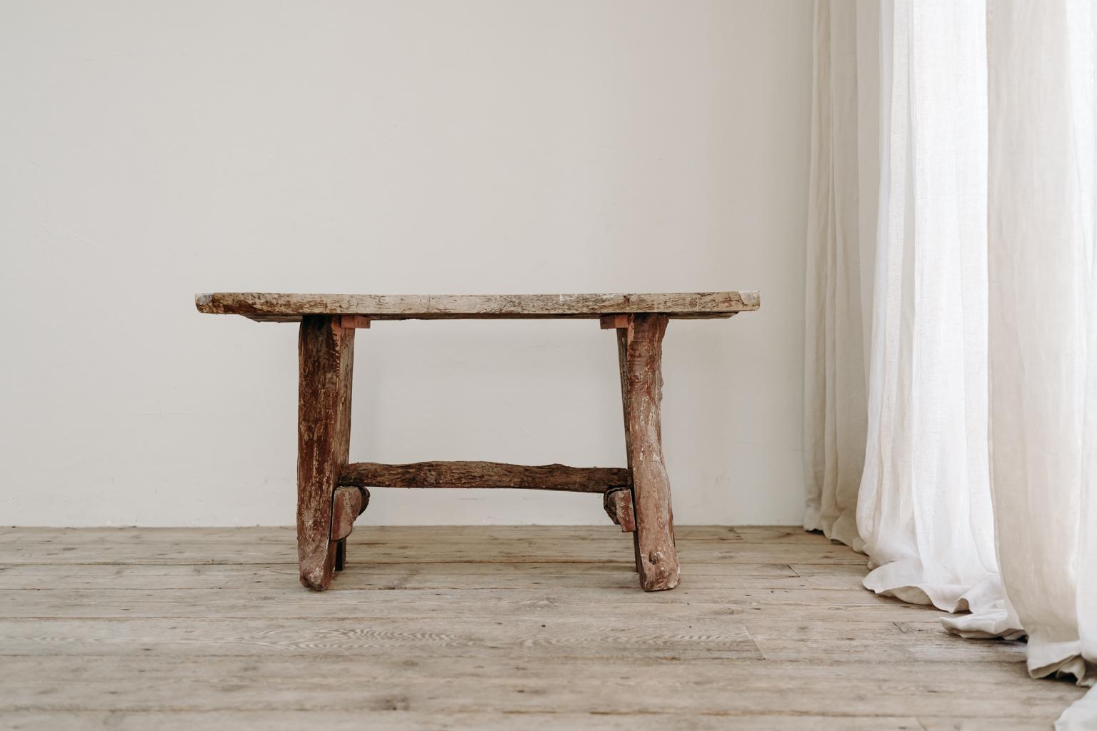 Late 19th Century Spanish Naturalistic/Primitive Table In Good Condition For Sale In Brecht, BE