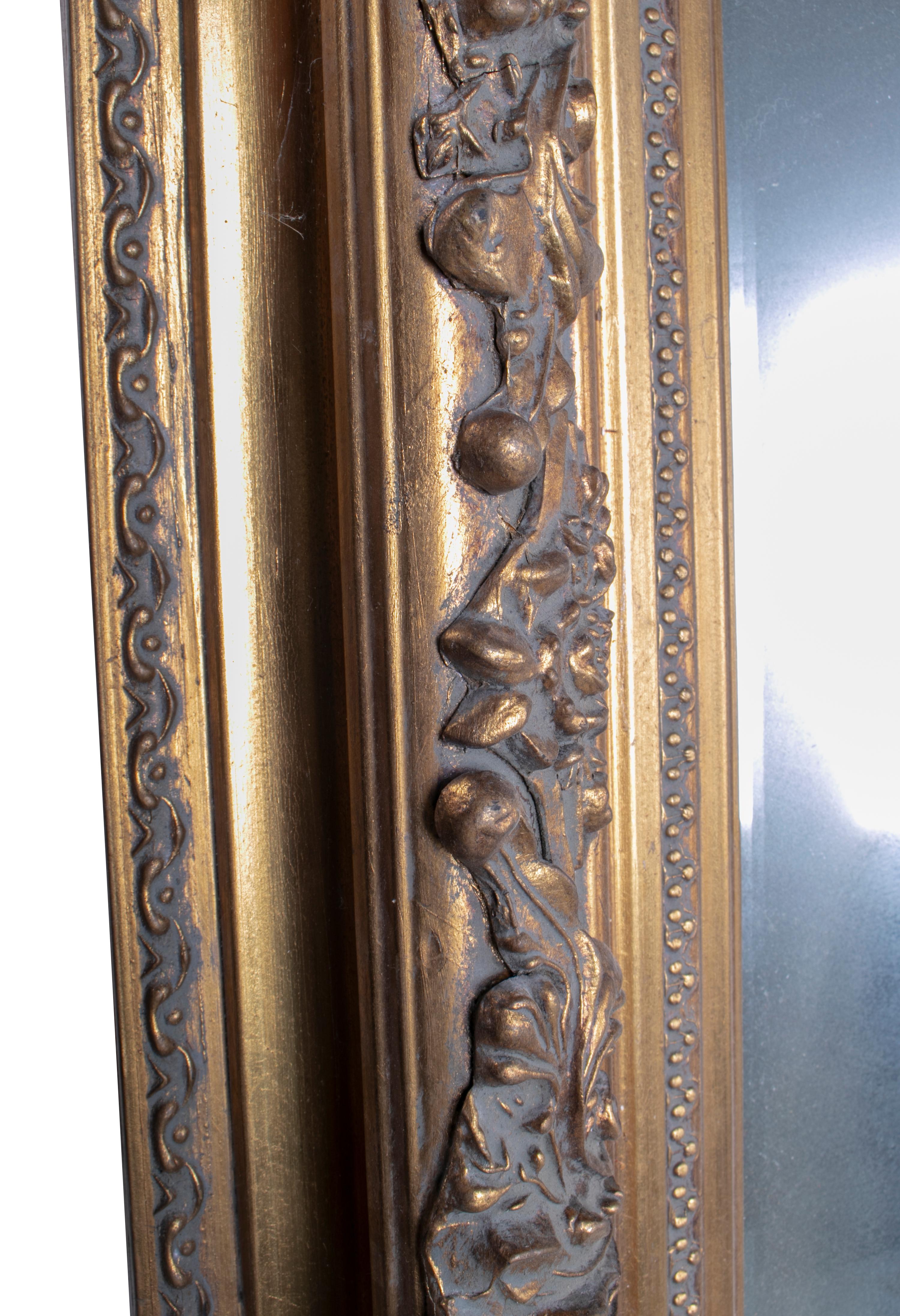 Bois Miroir rectangulaire espagnol de la fin du 19ème siècle avec cadre ornemental doré en vente