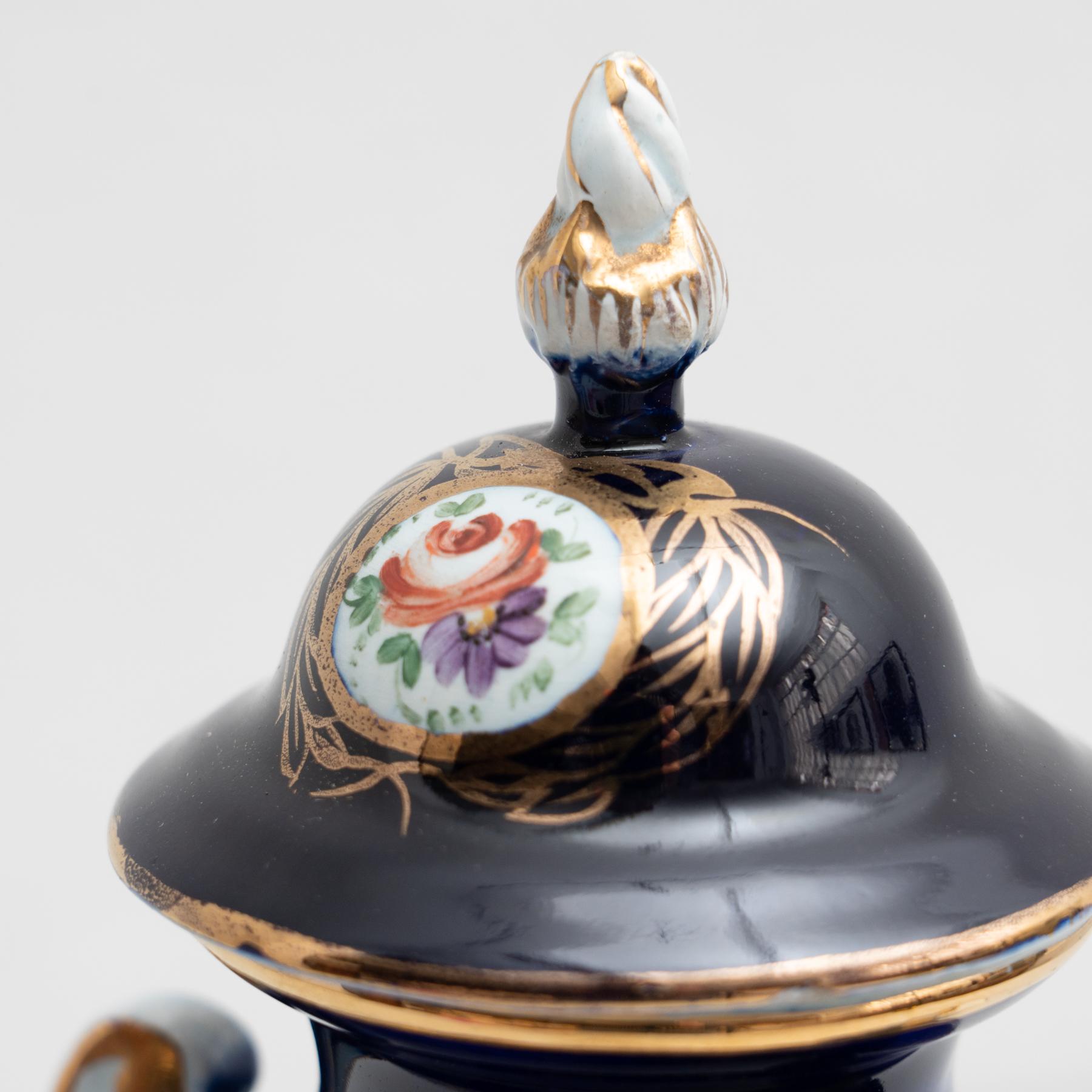 Late 19th Century Spanish Serves Style Lidded Vase For Sale 4