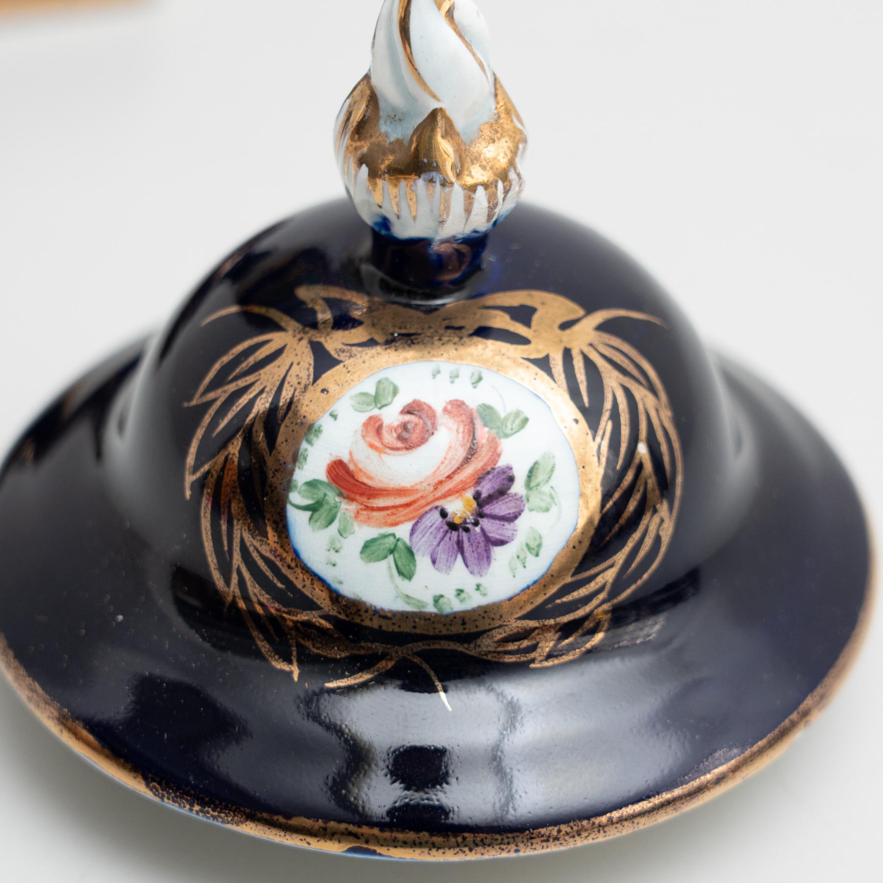Late 19th Century Spanish Serves Style Lidded Vase For Sale 9