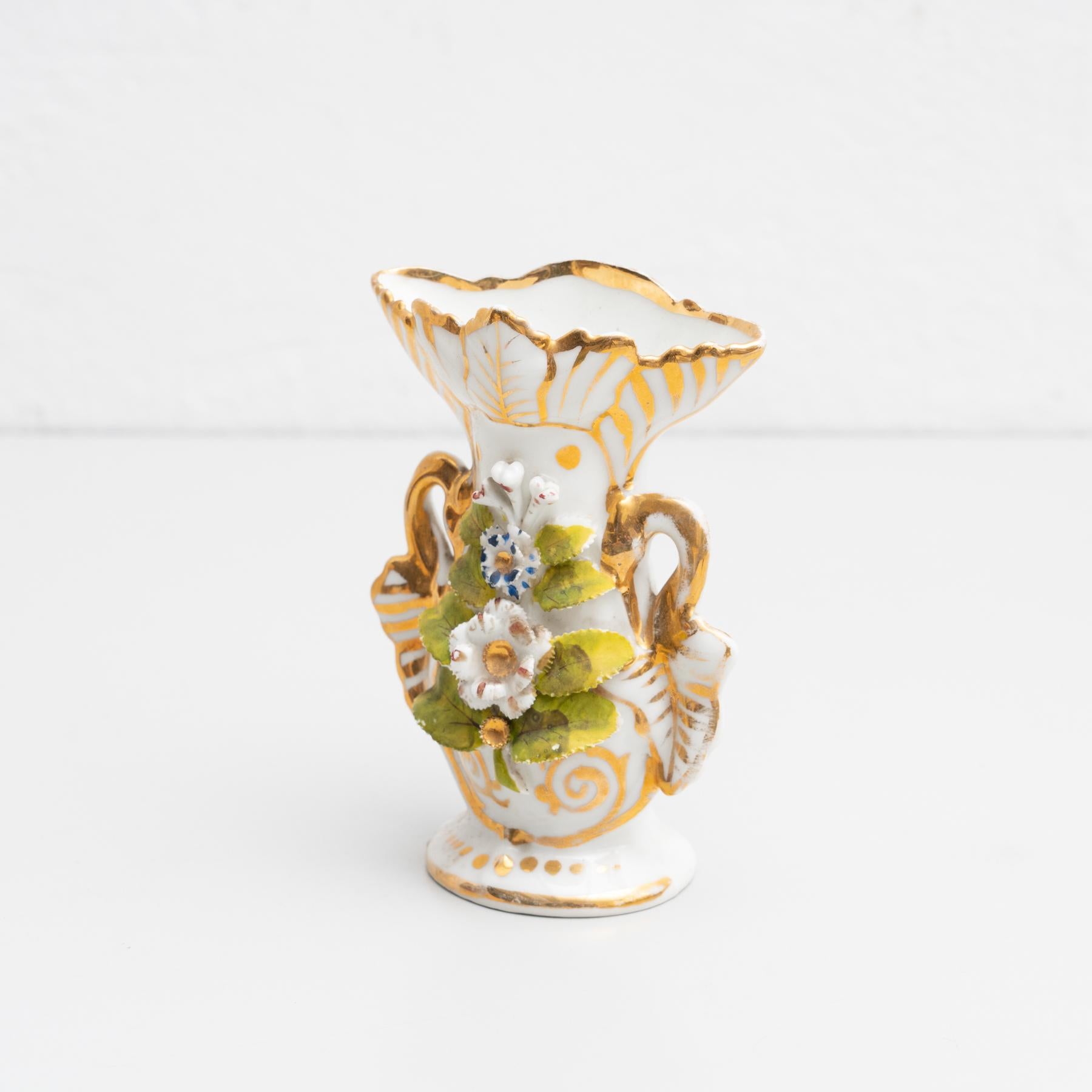 Late 19th Century Spanish Serves Style Vase For Sale 3