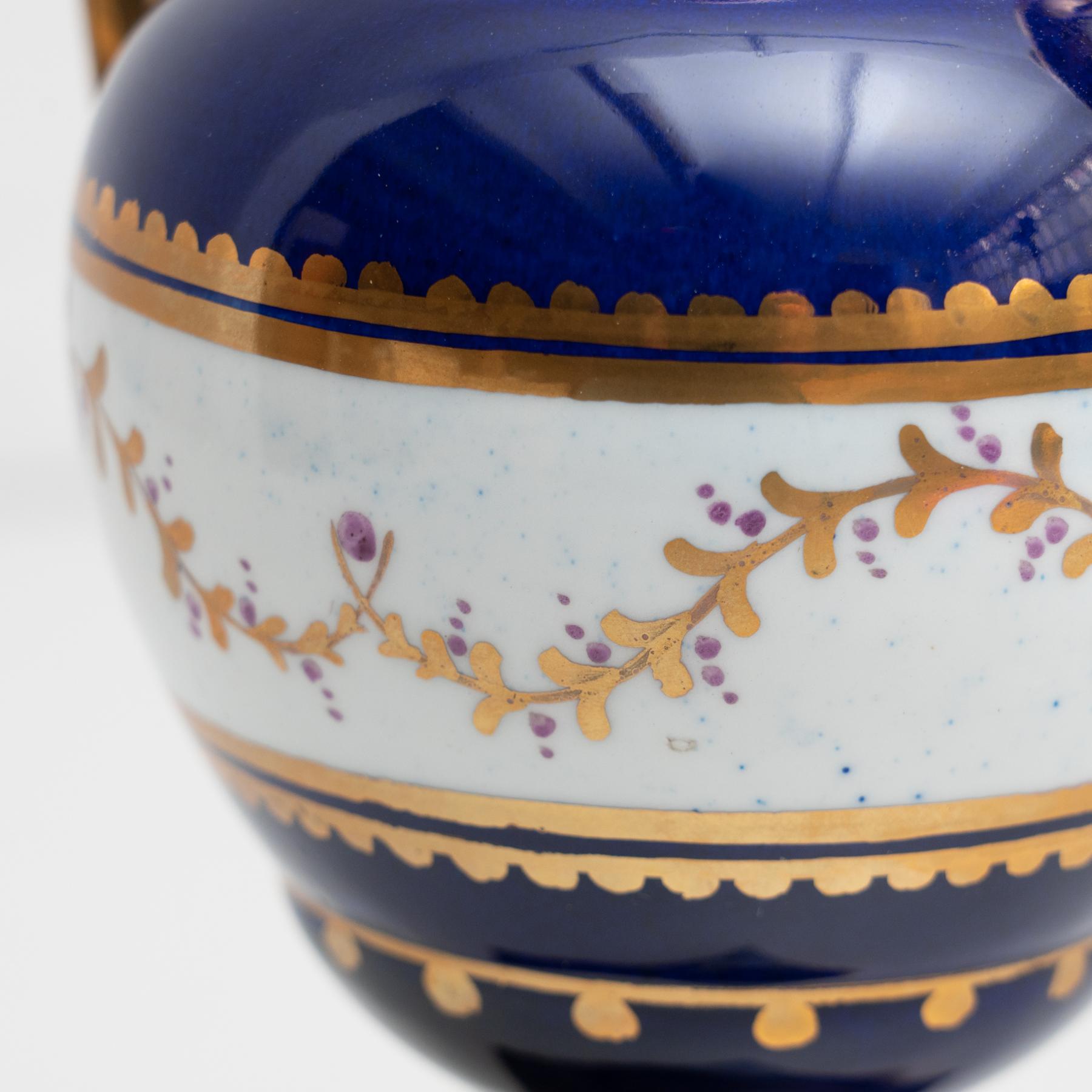 Late 19th Century Spanish Serves Style Vase For Sale 7