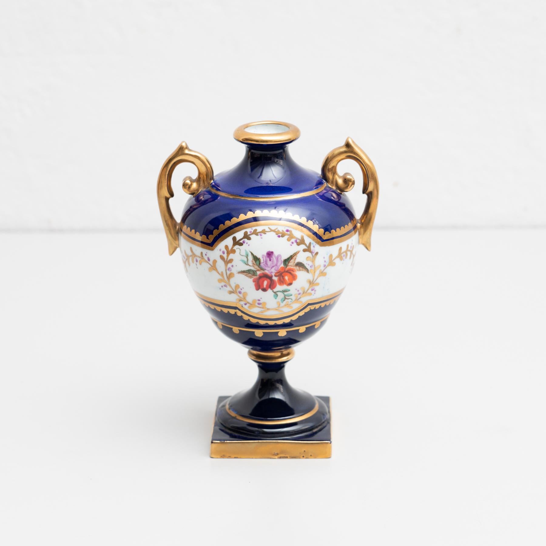 Isabelline hand-painted porcelain vase in the Serves style. 

Made by unknown manufacturer in Spain, circa 19th century.

In original condition, with minor wear consistent with age and use, preserving a beautiful
