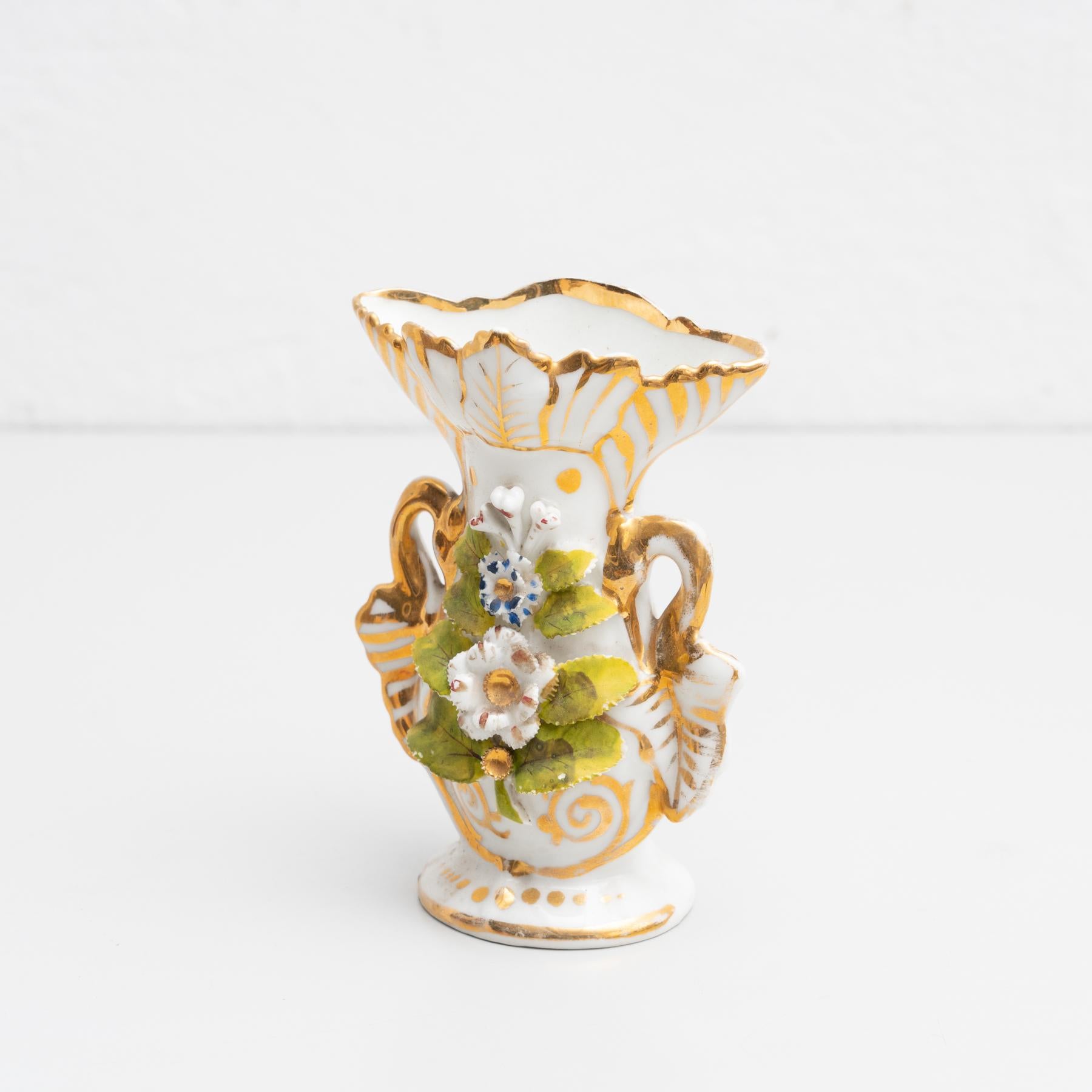 Isabelline hand-painted porcelain vase in the Serves style. 

Made by unknown manufacturer in Spain, circa 19th Century.

In original condition, with minor wear consistent with age and use, preserving a beautiful