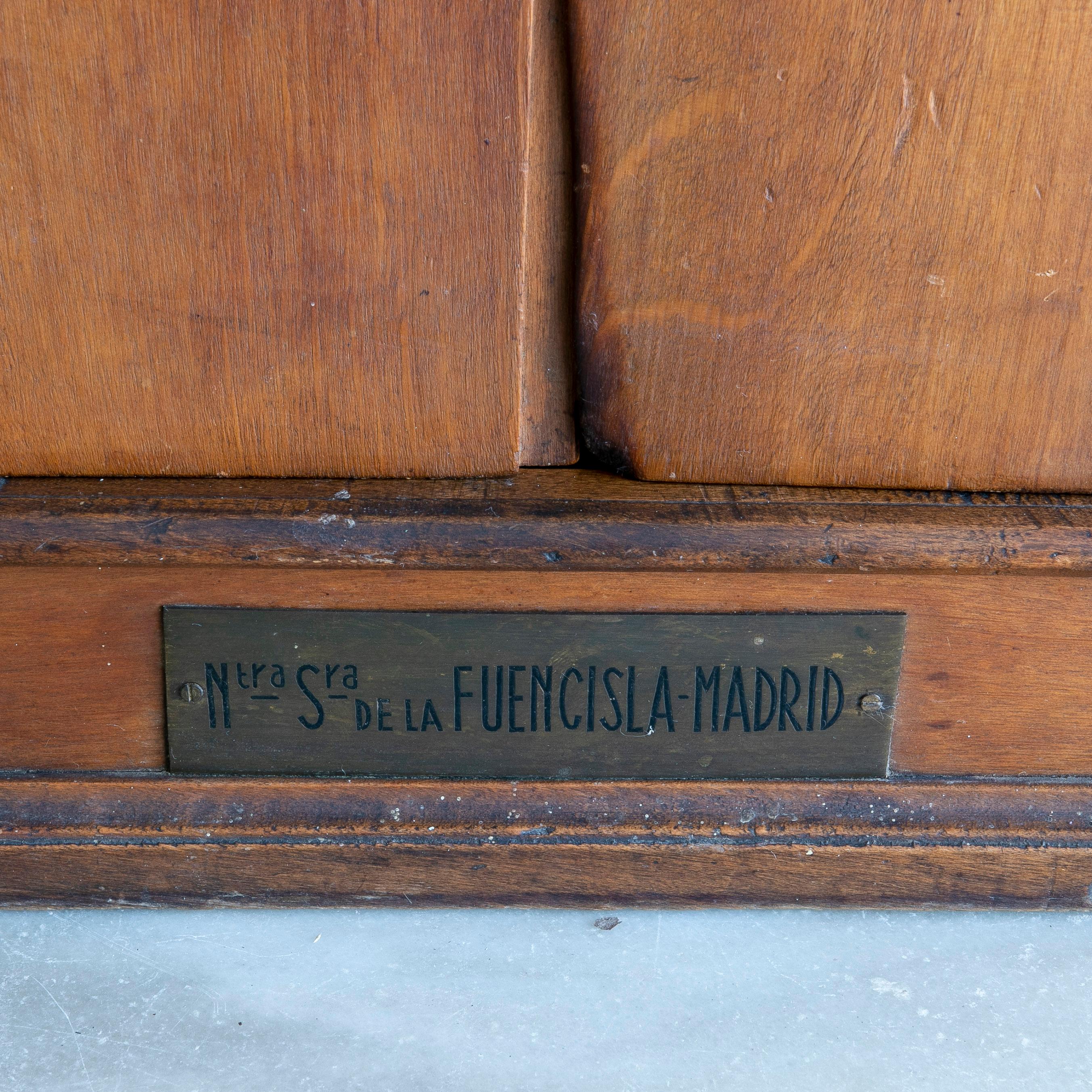  Vierge Fuencisla en terre cuite espagnole de la fin du XIXe siècle dans sa boîte en bois 5