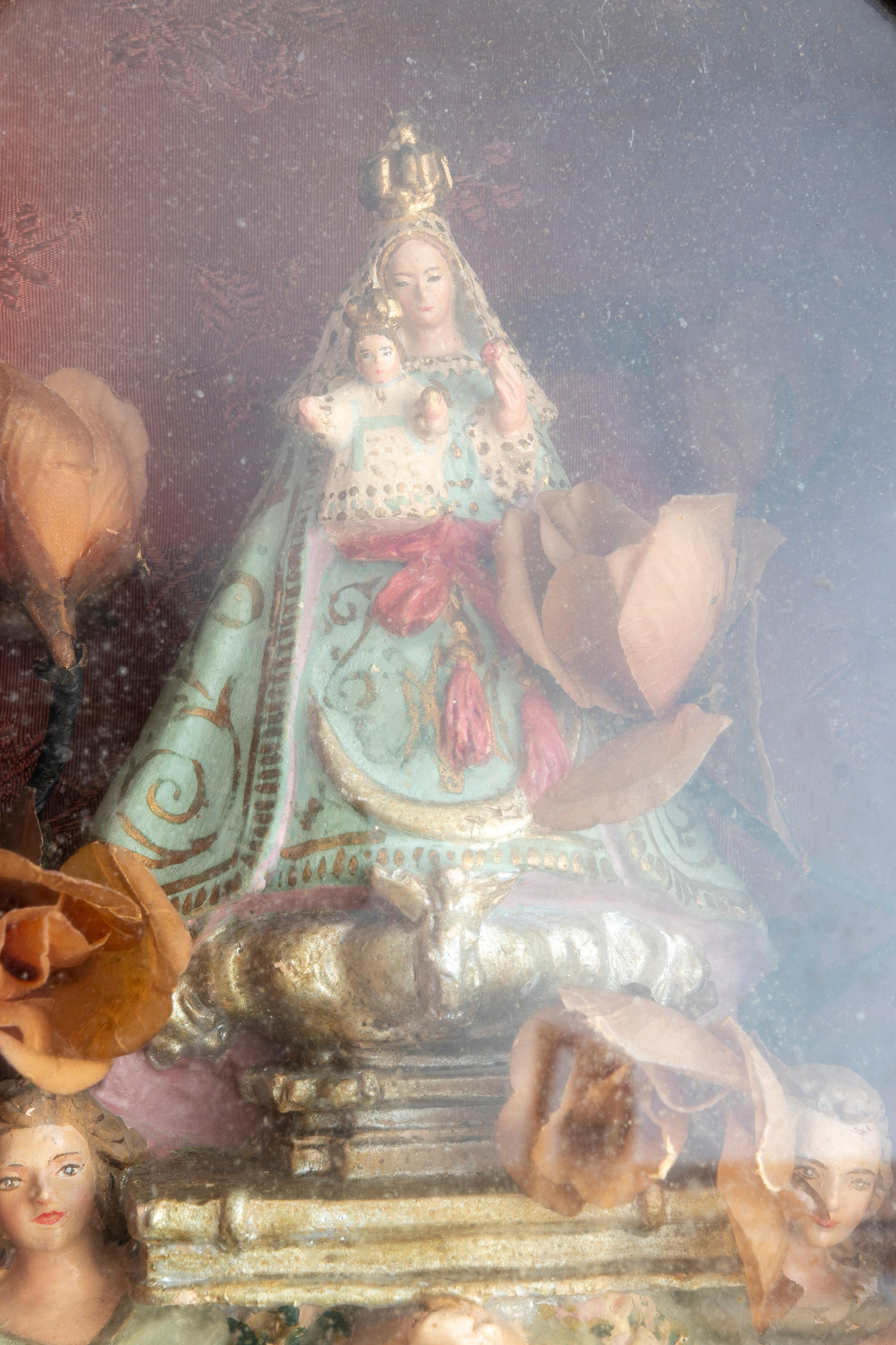  Vierge Fuencisla en terre cuite espagnole de la fin du XIXe siècle dans sa boîte en bois 9