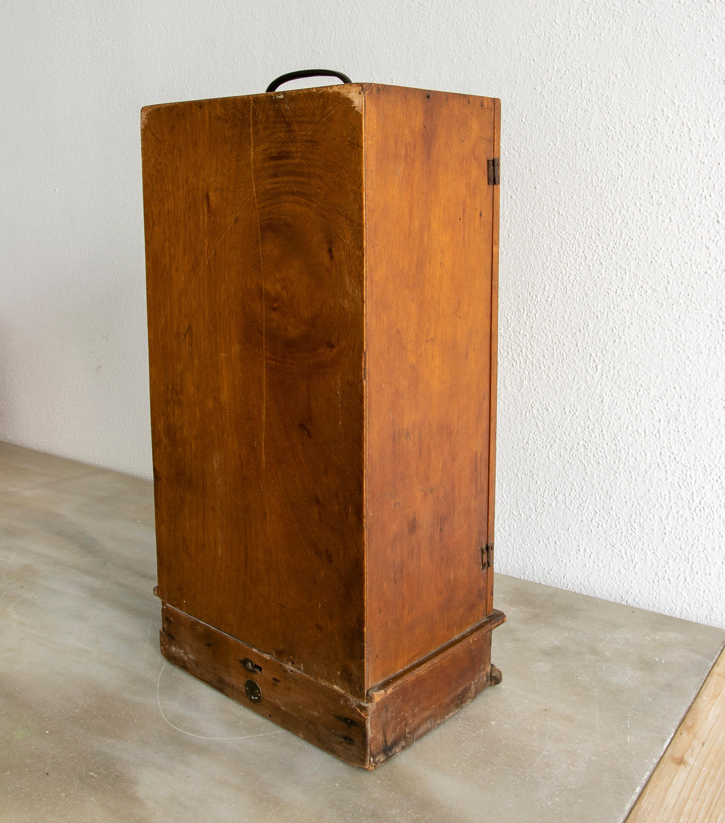  Vierge Fuencisla en terre cuite espagnole de la fin du XIXe siècle dans sa boîte en bois 1