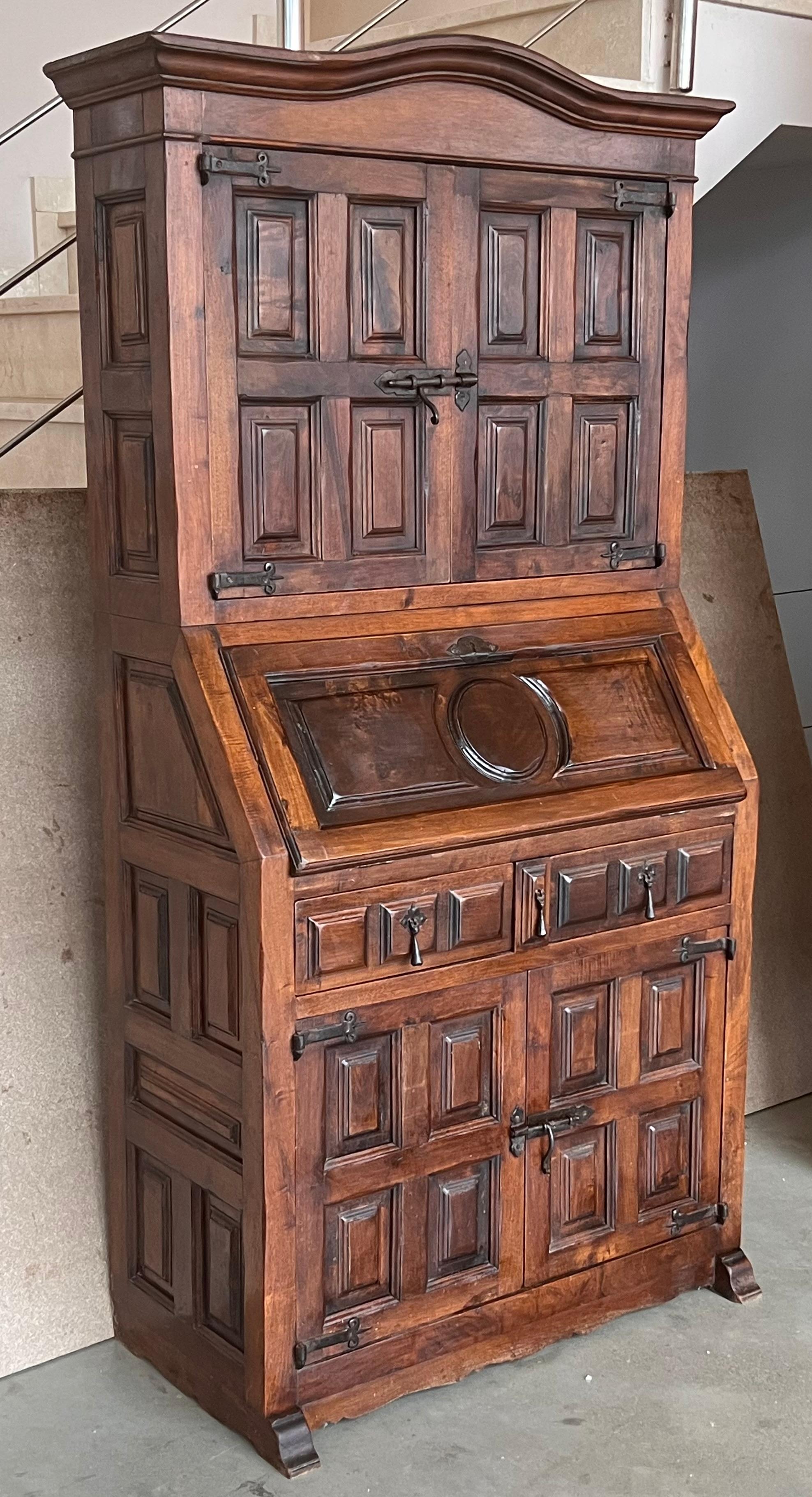 Late 19th Century Spanish Walnut Bureau Bookcase ‘Secretaire’ In Good Condition For Sale In Miami, FL