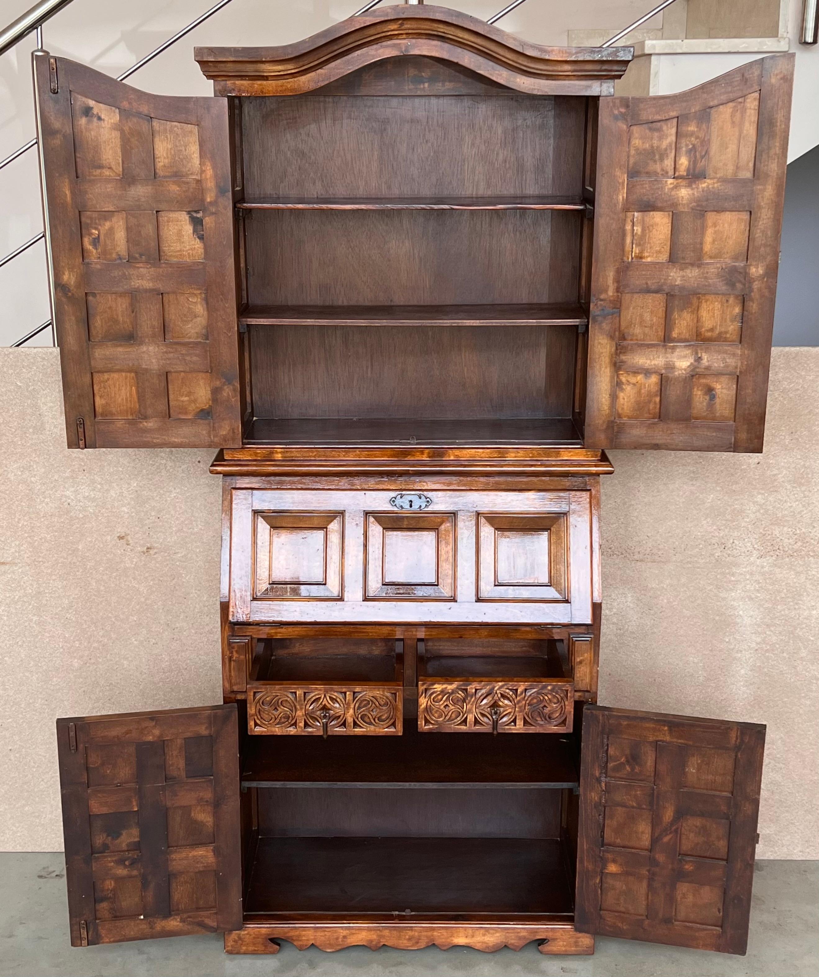 Late 19th Century Spanish Walnut Bureau Bookcase ‘Secretaire’ In Good Condition For Sale In Miami, FL