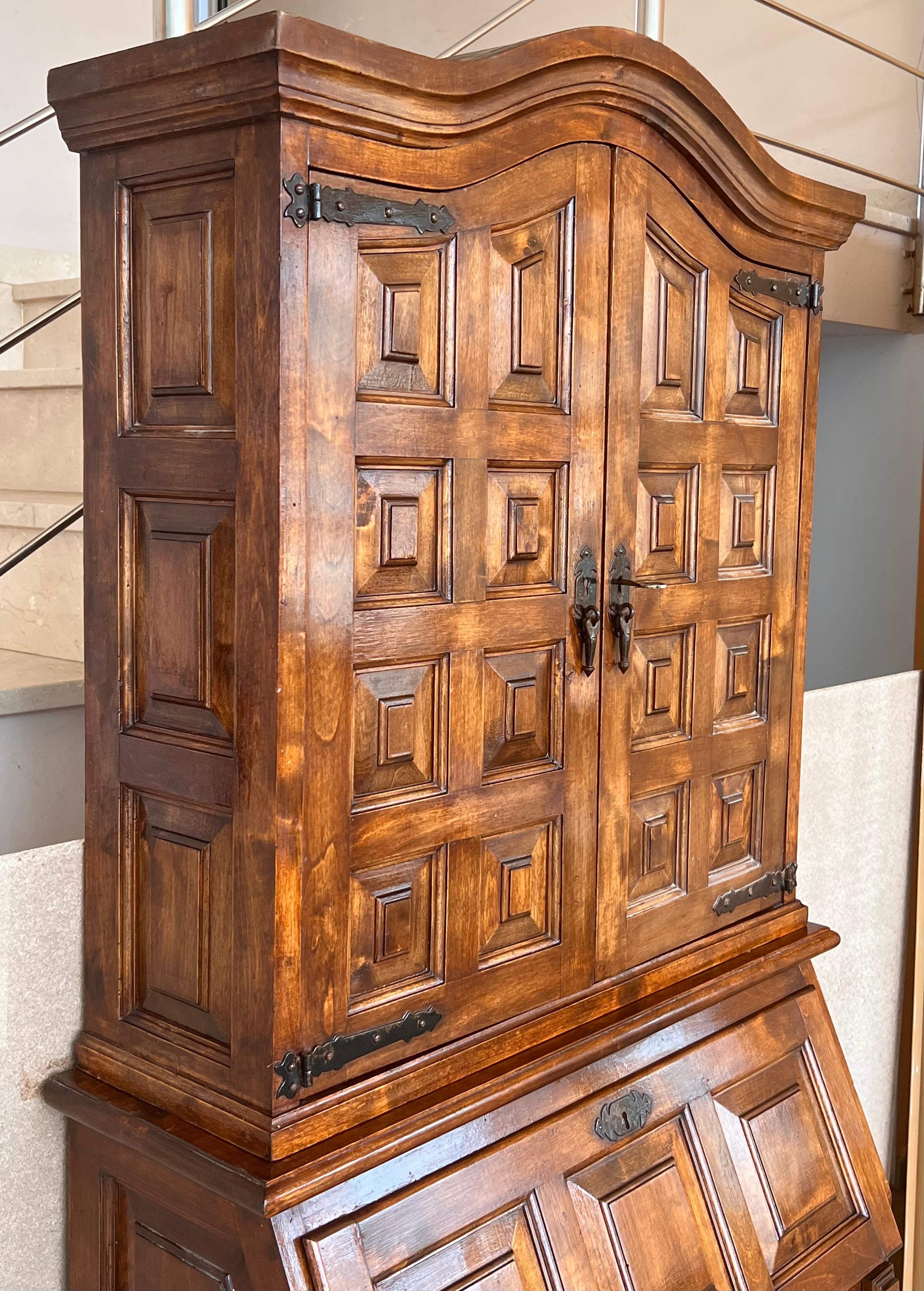 Late 19th Century Spanish Walnut Bureau Bookcase ‘Secretaire’ For Sale 3