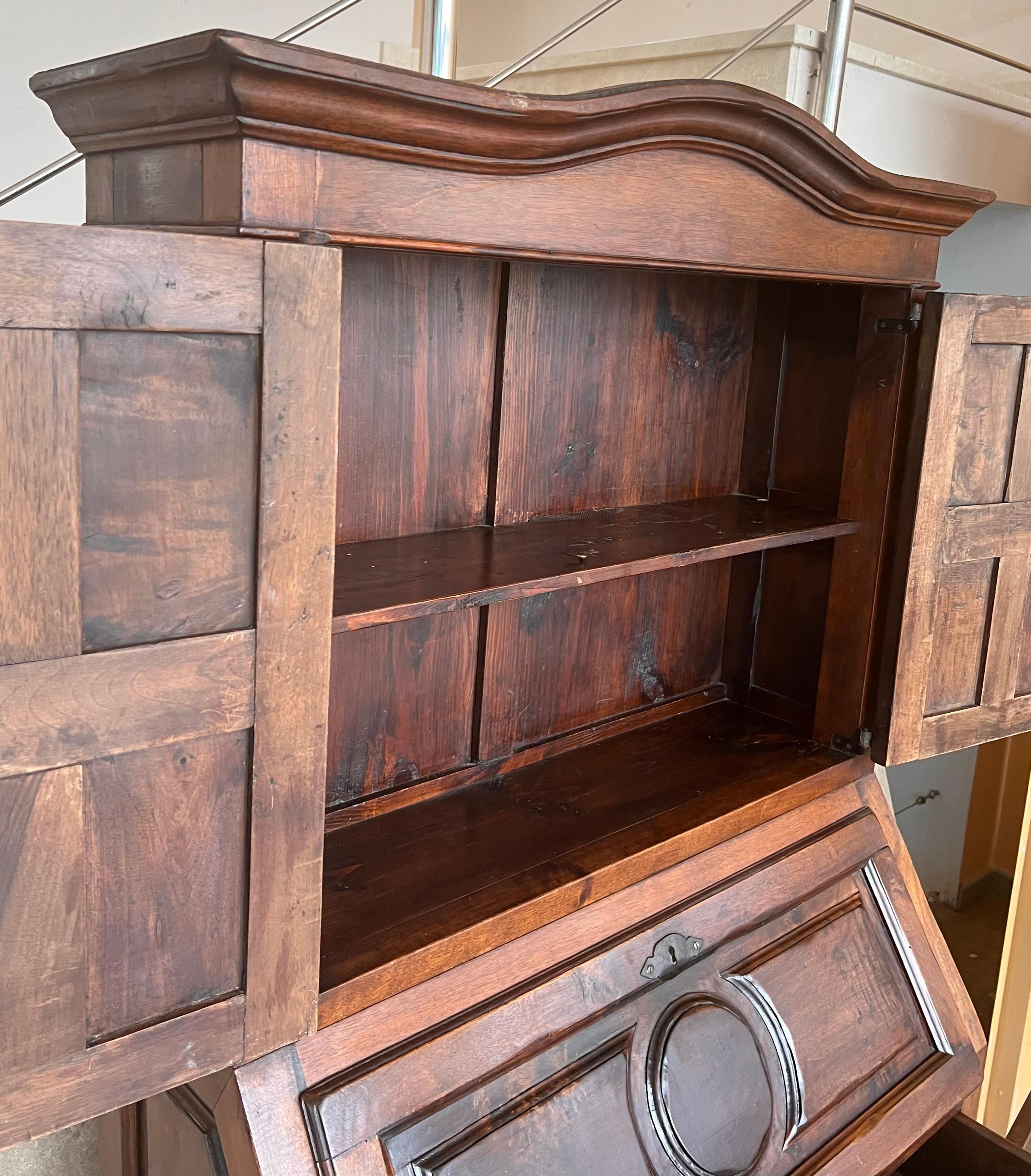 Late 19th Century Spanish Walnut Bureau Bookcase ‘Secretaire’ For Sale 4