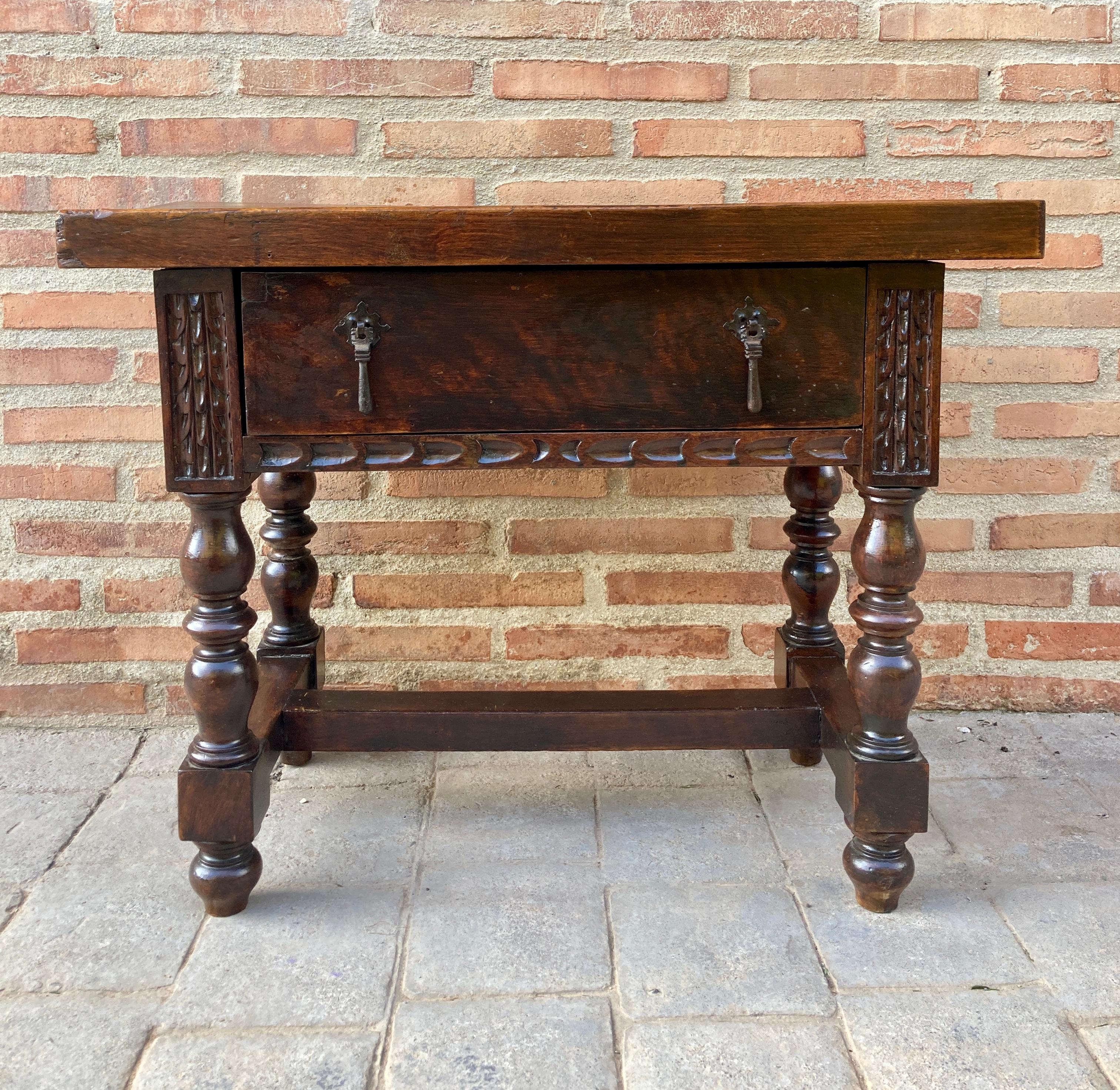 Late 19th Century Spanish Walnut Side Table For Sale 1