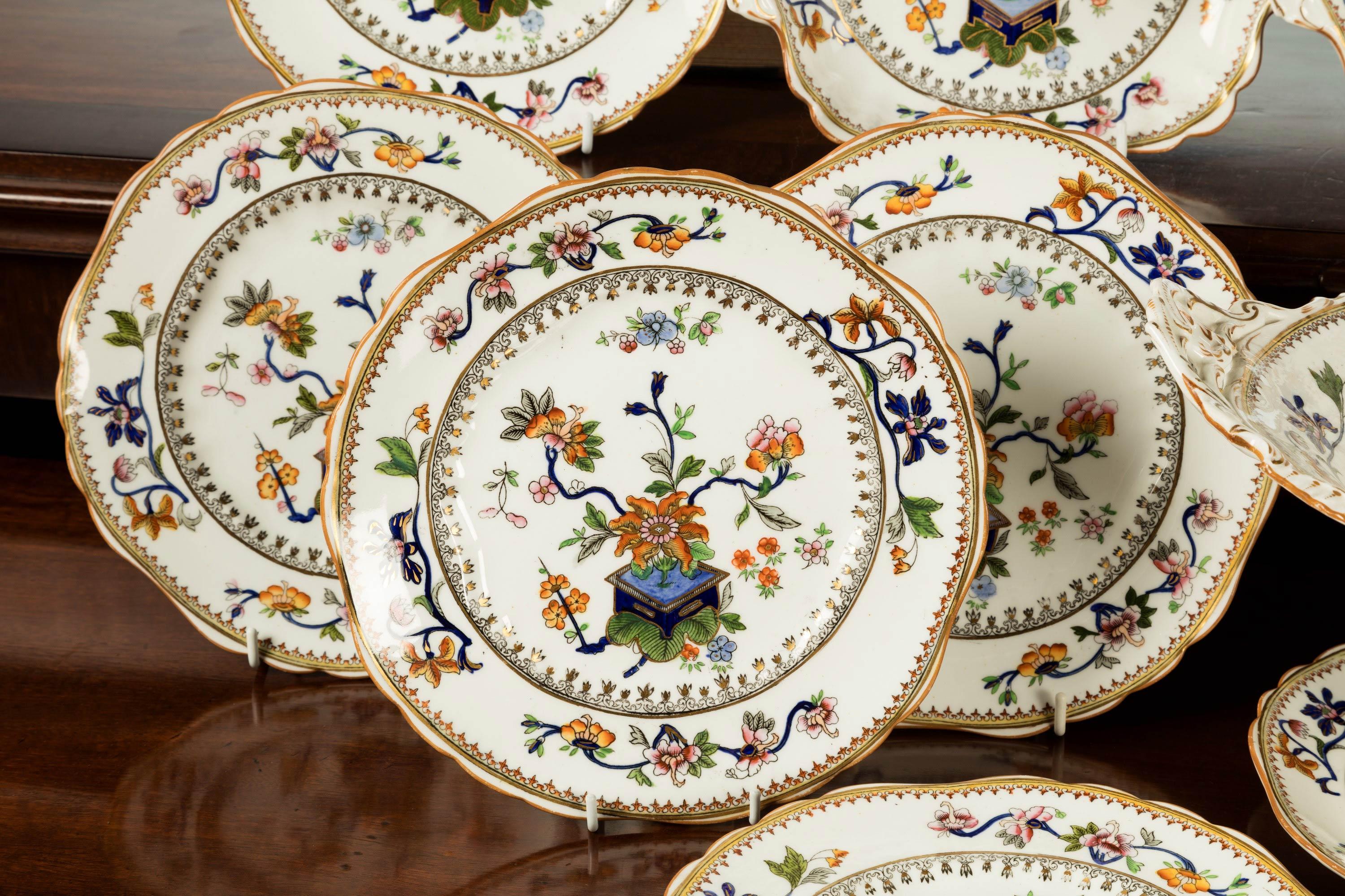 Late 19th Century Staffordshire Part Dinner Service In Good Condition In Peterborough, Northamptonshire