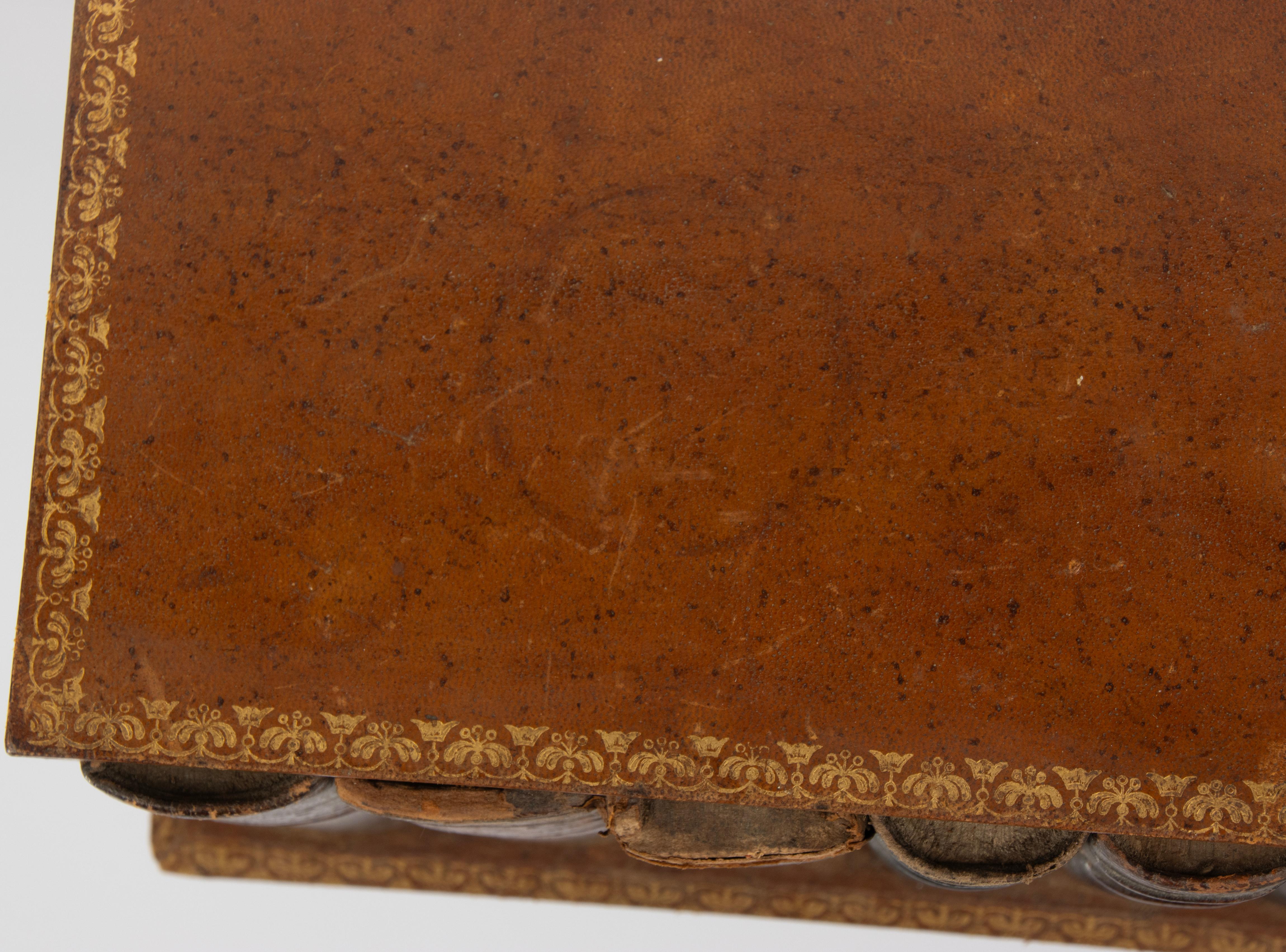 Late 19th Century Stationery Box - France - Leather Bound Trompe-l’œil Book Form en vente 10
