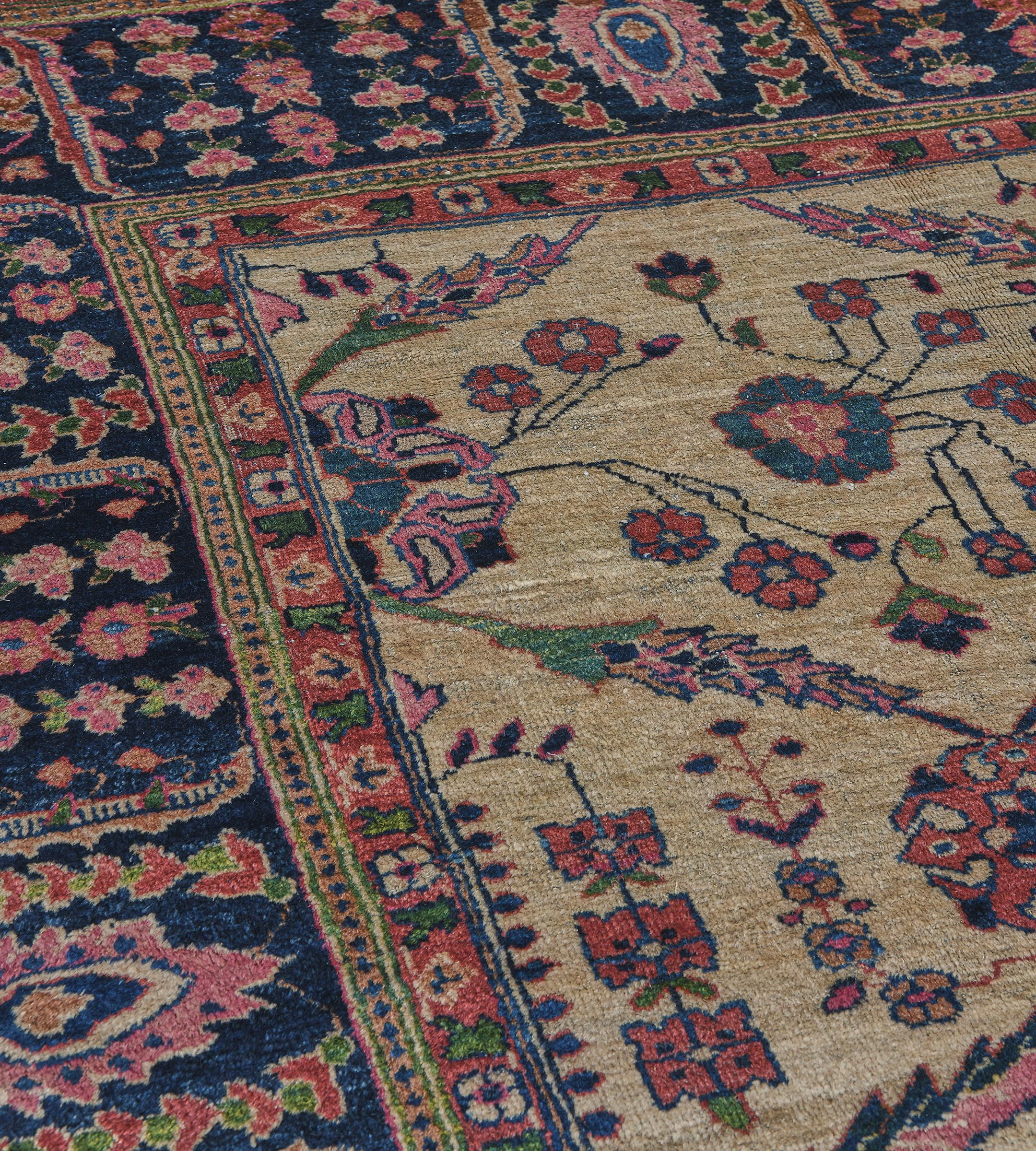 Tappeto Sultanabad Rugs della fine del XIX secolo proveniente dalla Persia occidentale In condizioni buone in vendita a West Hollywood, CA