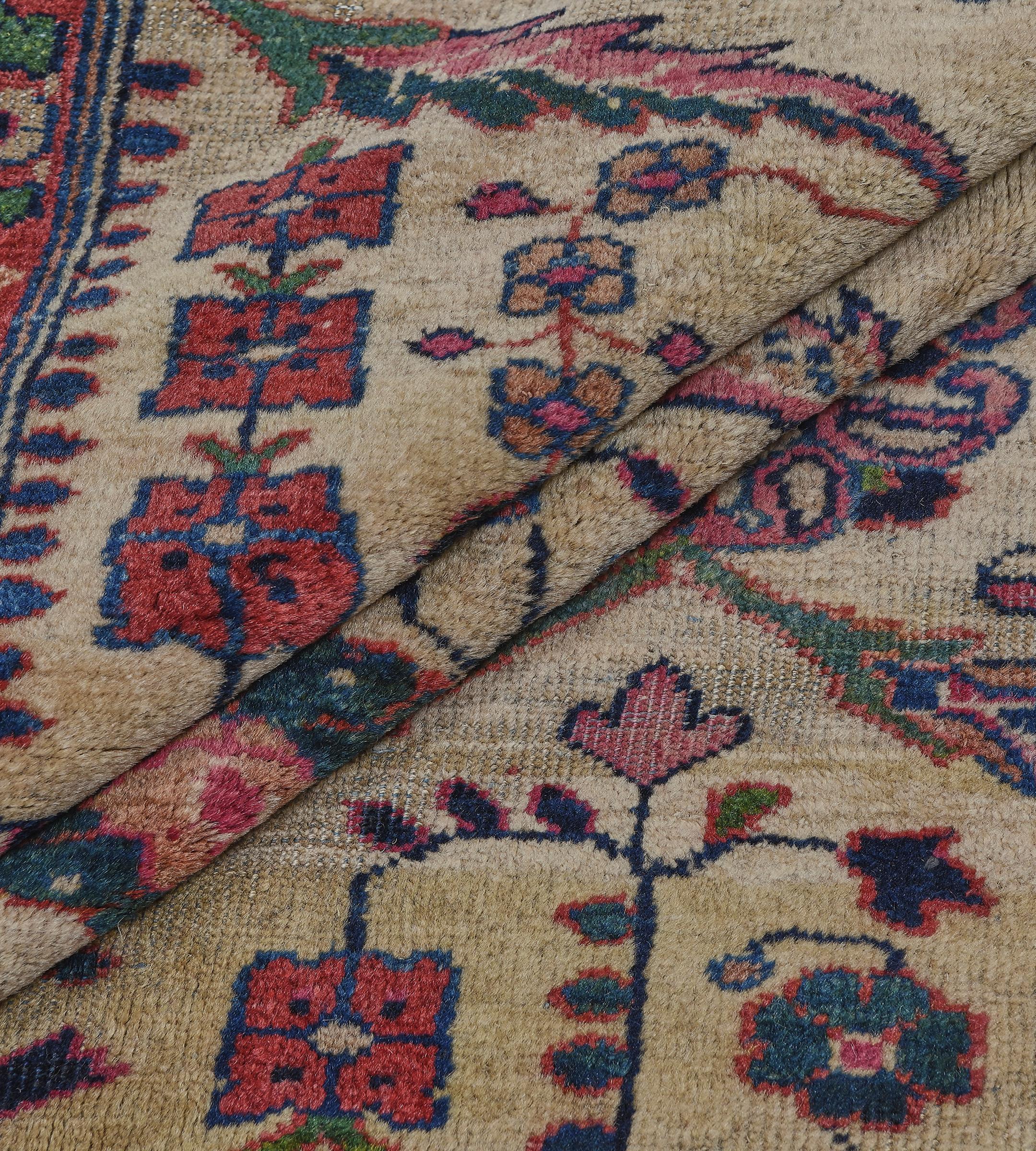 Tappeto Sultanabad Rugs della fine del XIX secolo proveniente dalla Persia occidentale in vendita 3