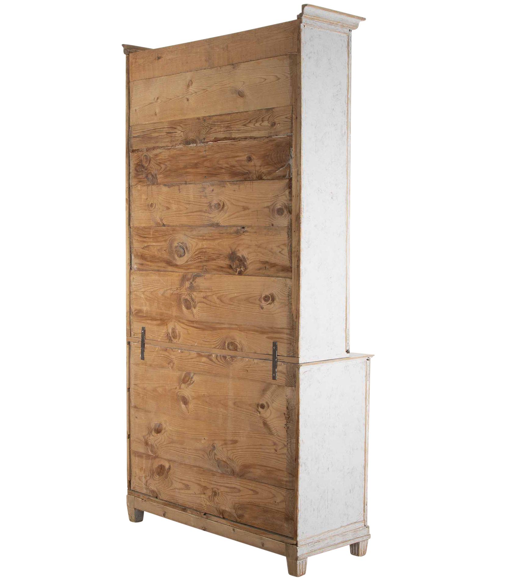 Late 19th Century Swedish Astral Glazed Bookcase In Good Condition For Sale In Tetbury, Gloucestershire