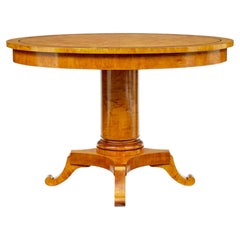 Mesa central ovalada de abedul sueco de finales del siglo XIX