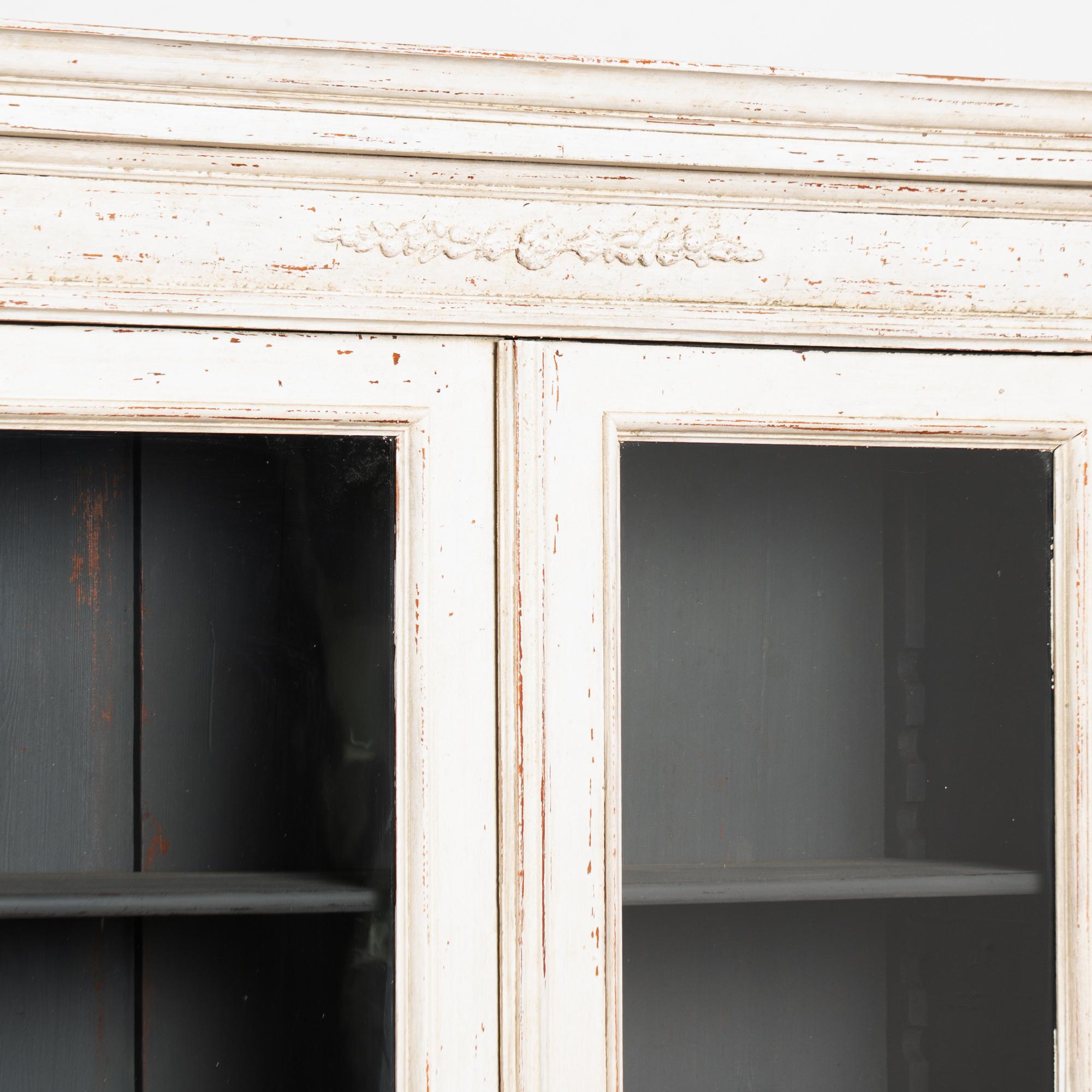 Pino Mobile libreria bianco in stile gustaviano della fine del XIX secolo in vendita