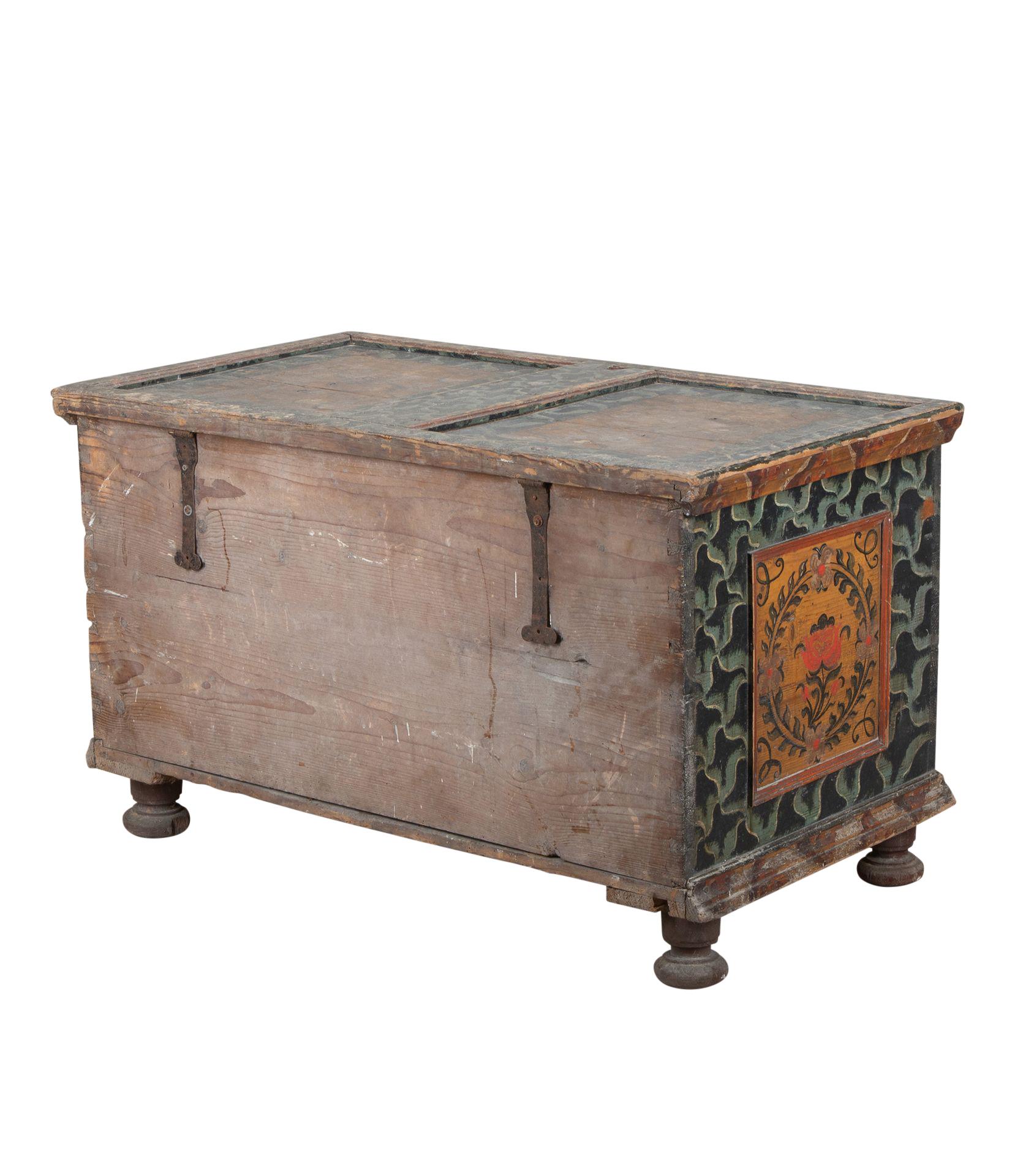 Late 19th Century Swedish Painted Marriage Chest For Sale 1
